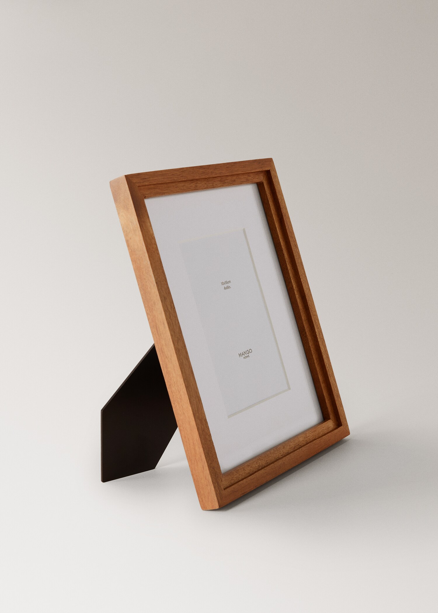 Small wooden passe-partout frame with relief - Details of the article 1