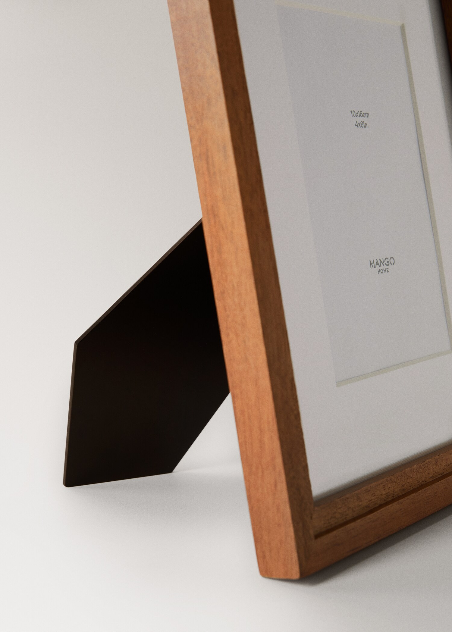 Small wooden passe-partout frame with relief - Details of the article 3