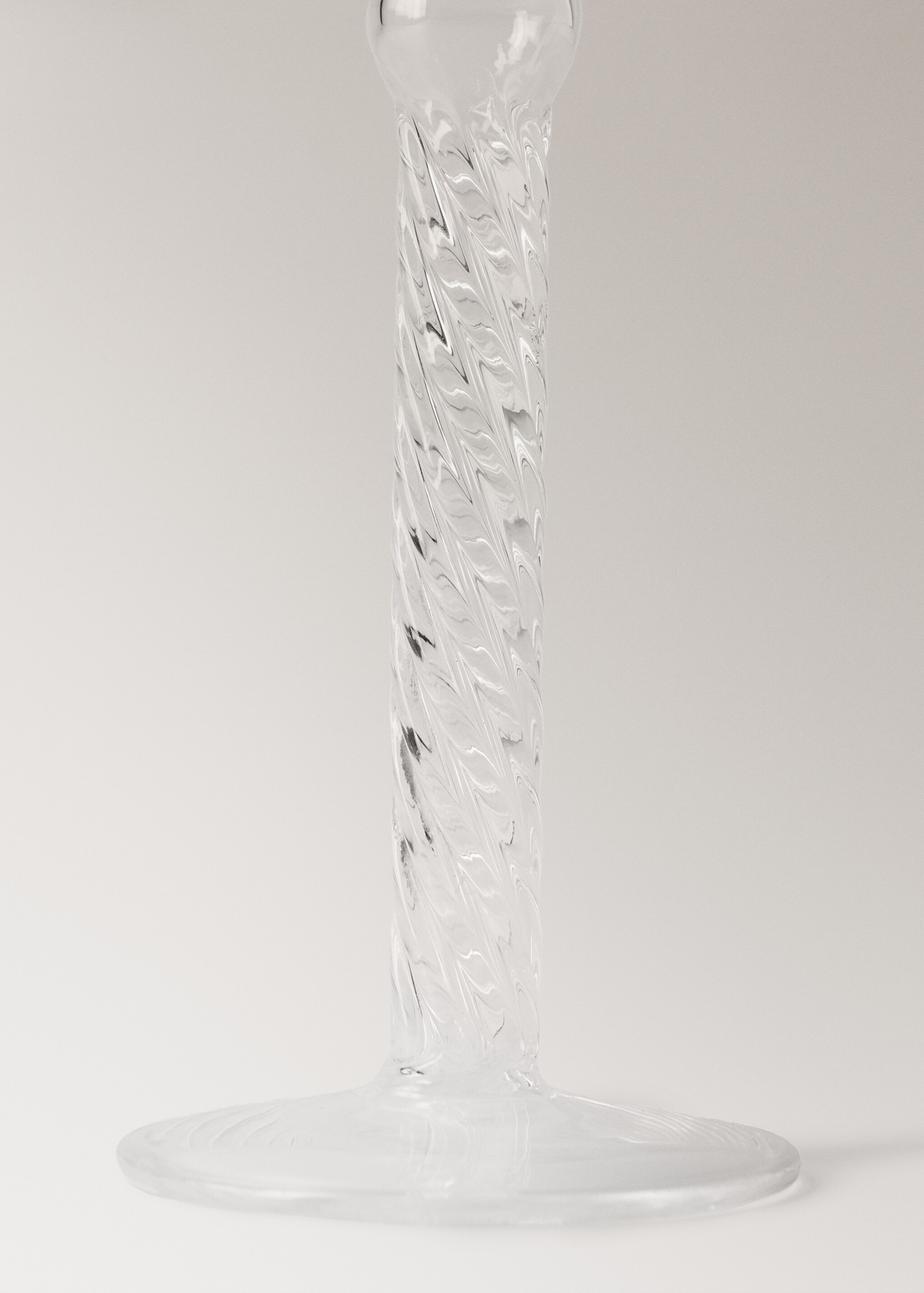 Borosilicate candelabra with spiral stem - Details of the article 2, Ice Grey. Ref: 17021526-00.