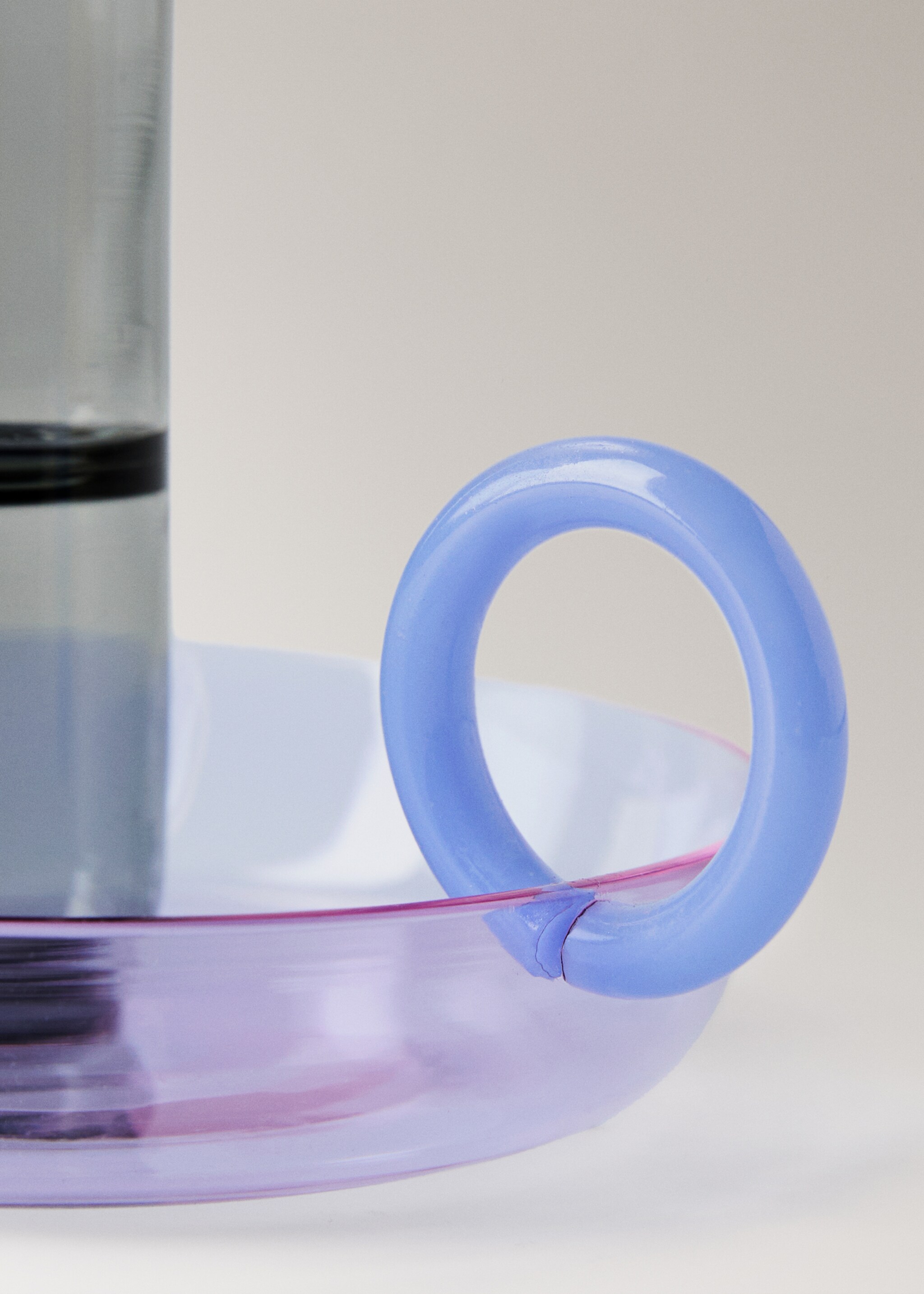Borosilicate candelabra with two-tone handle - Details of the article 2, Lilac. Ref: 17021527-00.