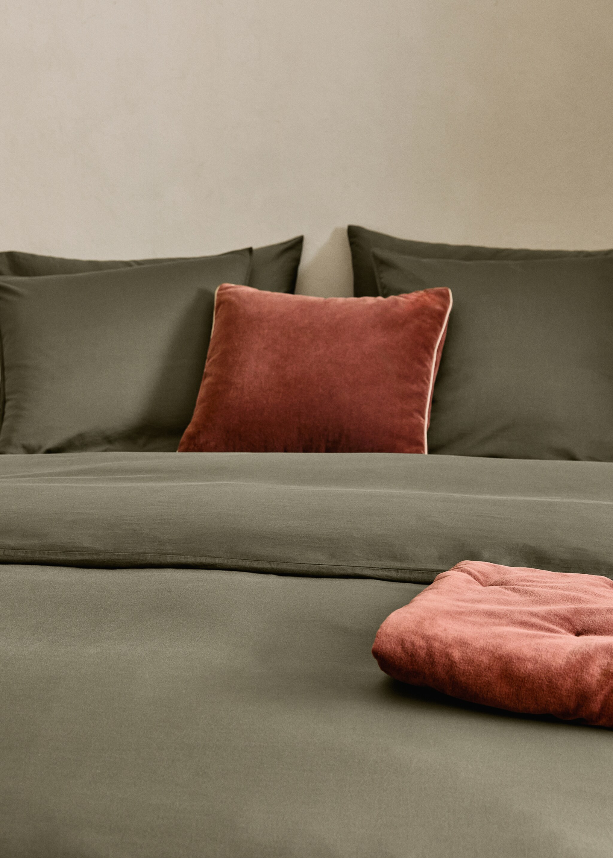 Washed satin cotton double-stitched duvet cover Queen bed - Details of the article 7, Olive Green. Ref: 17021538-00.