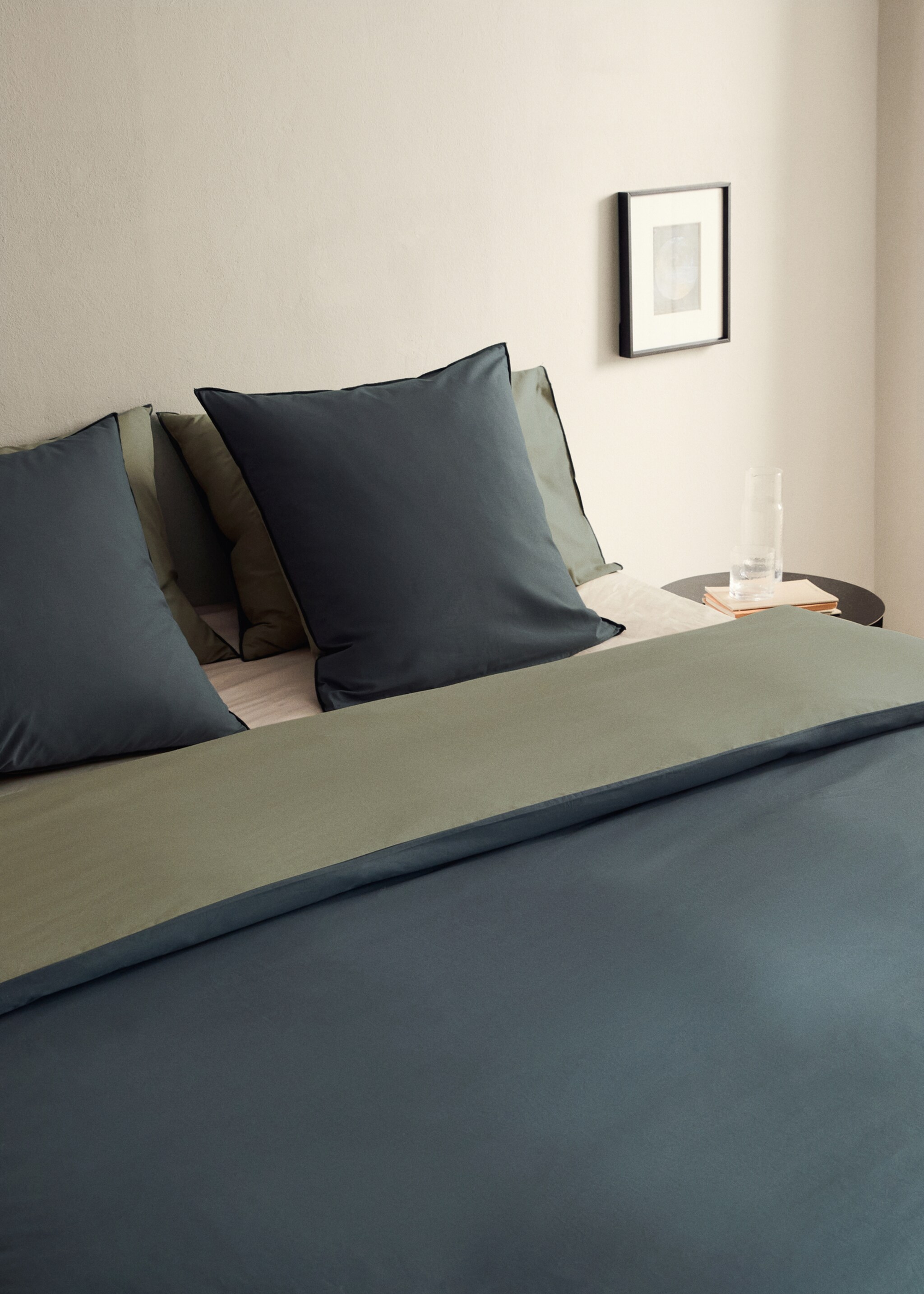 200-thread count percale cotton duvet cover with contrasting overlock for 135 cm bed - Details of the article 7, Olive Green. Ref: 17021550-00.