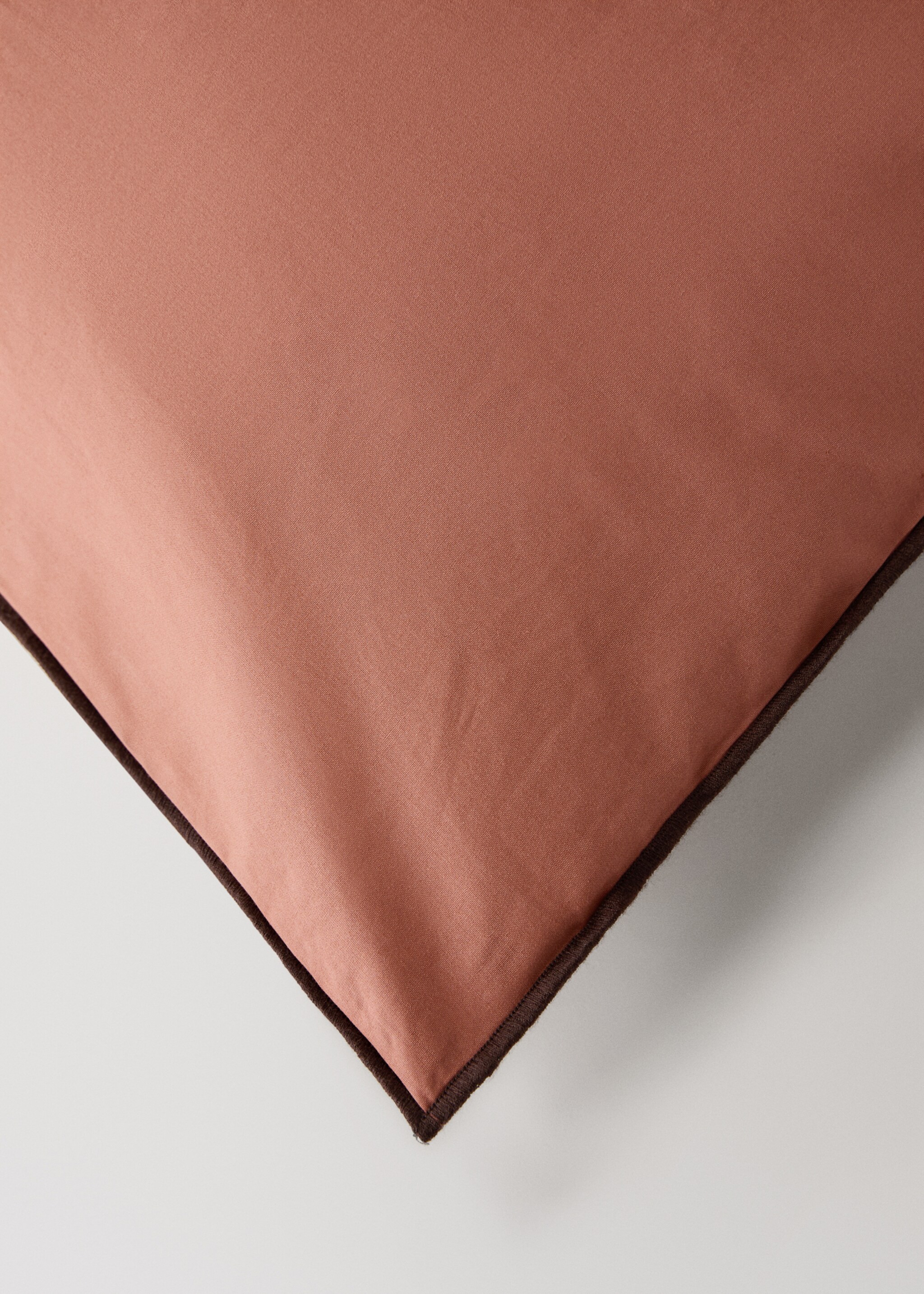 Påslakan i bomullspercale trådtäthet 200 overlock i kontrast 150/160 cm säng - Detaljer om artikeln 3, Mellanrosa. Ref: 17021551-00.