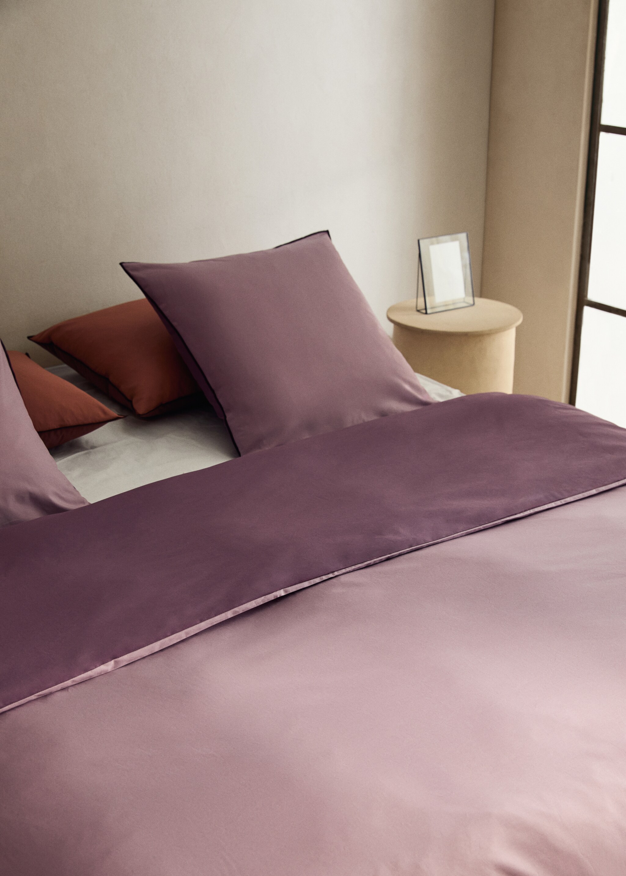 200-thread count percale cotton duvet cover with contrasting overlock for 180/200 cm bed - Details of the article 7, Plum. Ref: 17021552-00.