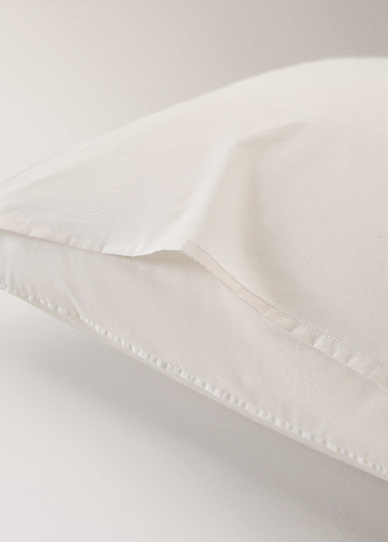 Two 300-thread percale cotton pillowcases 60x60 cm - Details of the article 2