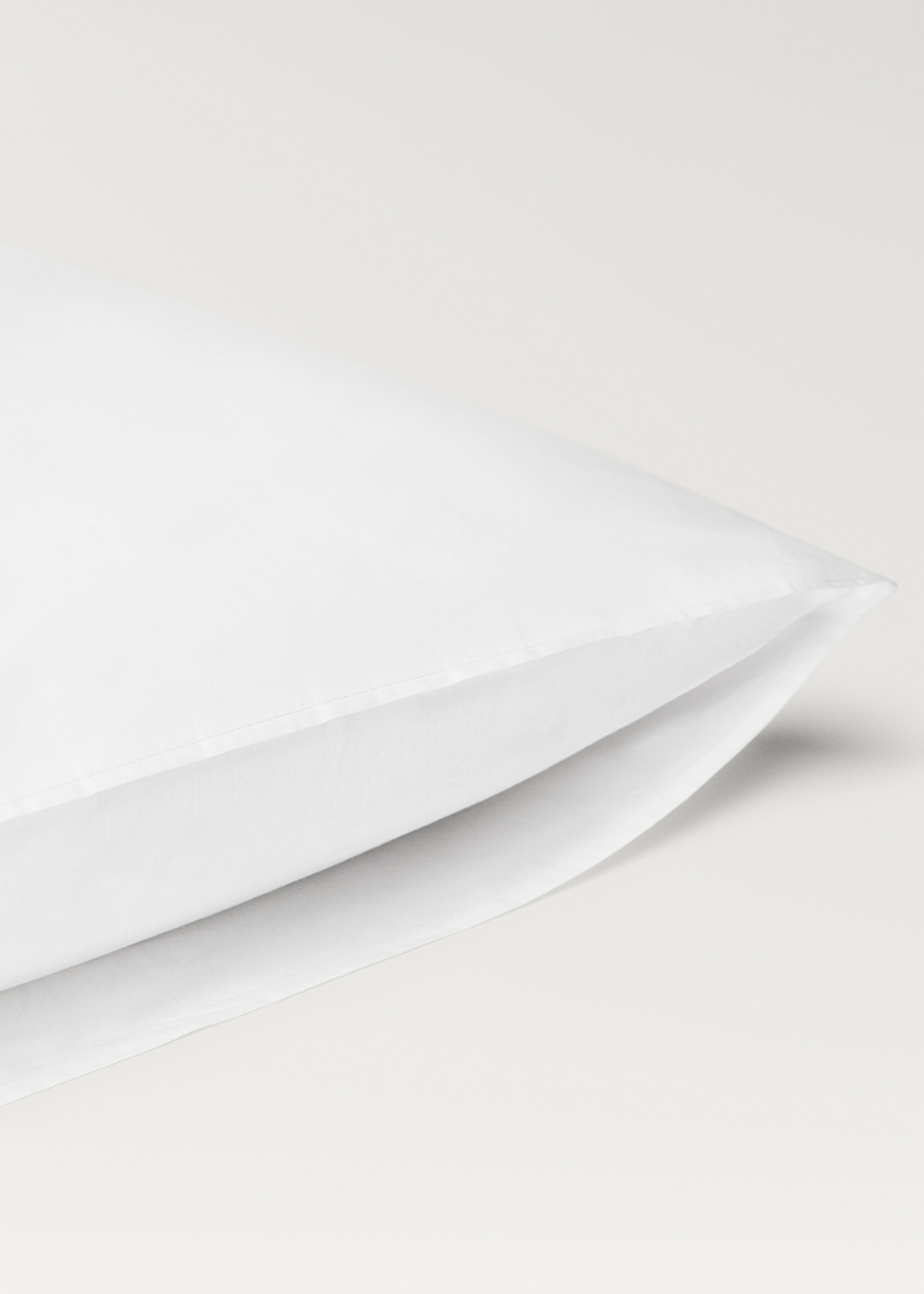 Two 300-thread percale cotton pillowcases 60x60 cm - Details of the article 2, Ecru. Ref: 17021558-00.