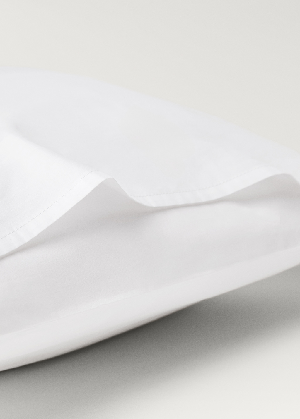 Two 300-thread count cotton percale pillowcases 50x75 cm