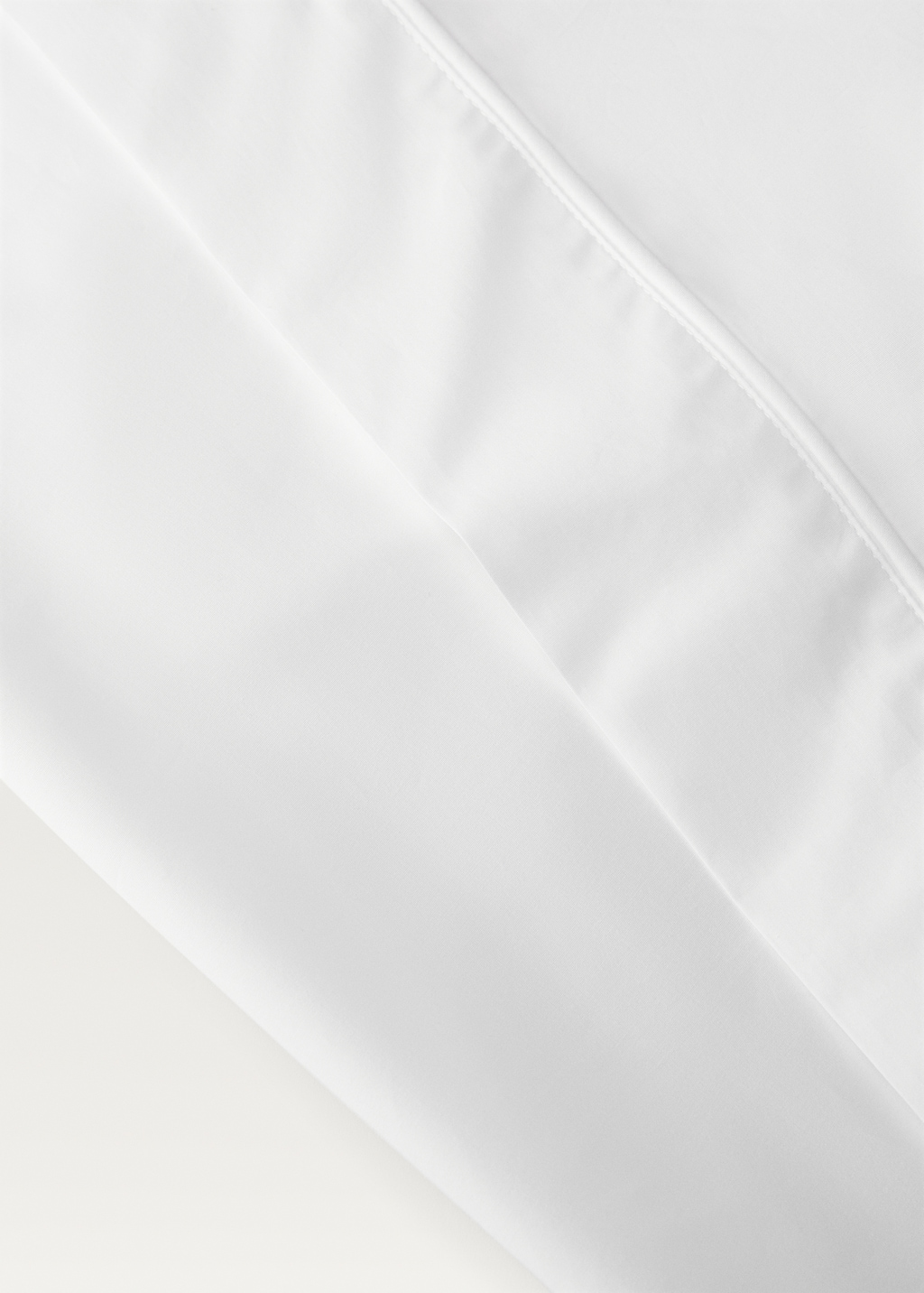 500-thread count cotton percale top sheet with rounded piping detail for 180/200cm bed