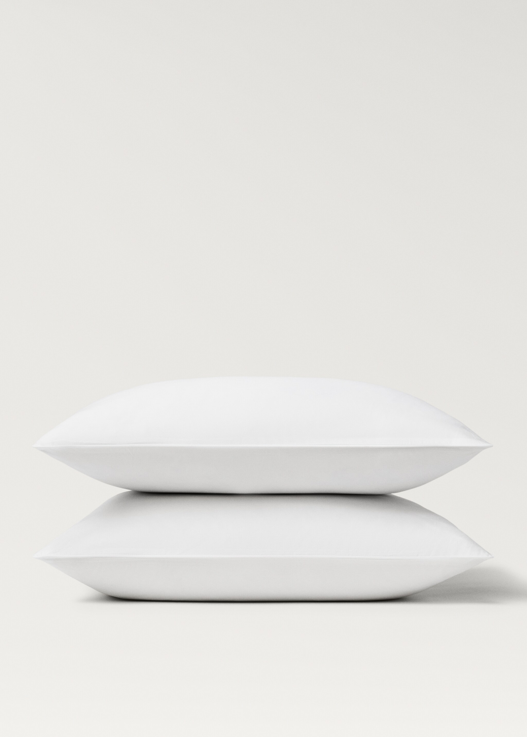 Two 500-thread count cotton percale pillowcases with rounded piping detail 60x60 cm - Details of the article 1, White. Ref: 17021566-00.