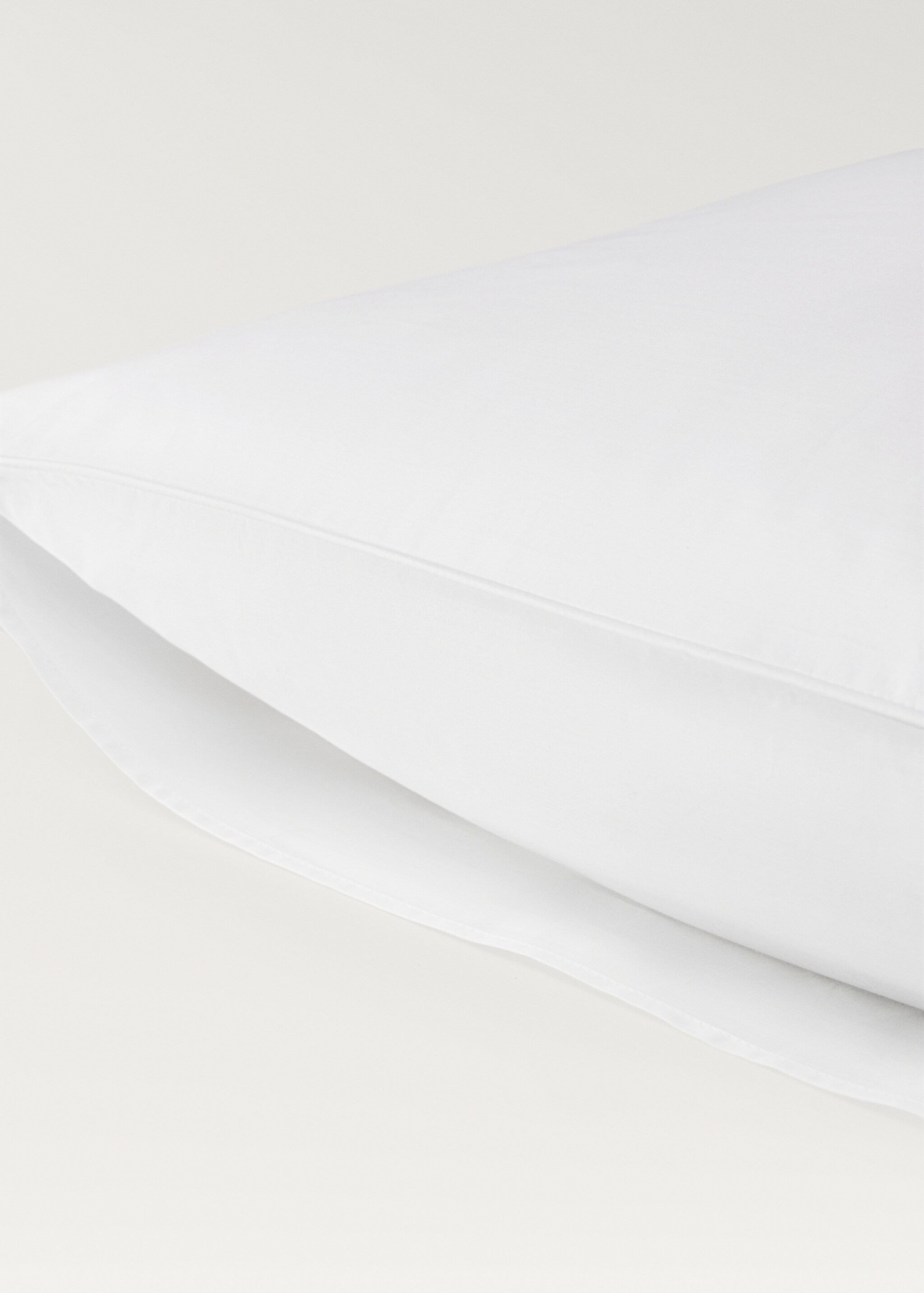 Two 500-thread count cotton percale pillowcases with rounded piping detail 60x60 cm - Details of the article 3, White. Ref: 17021566-00.