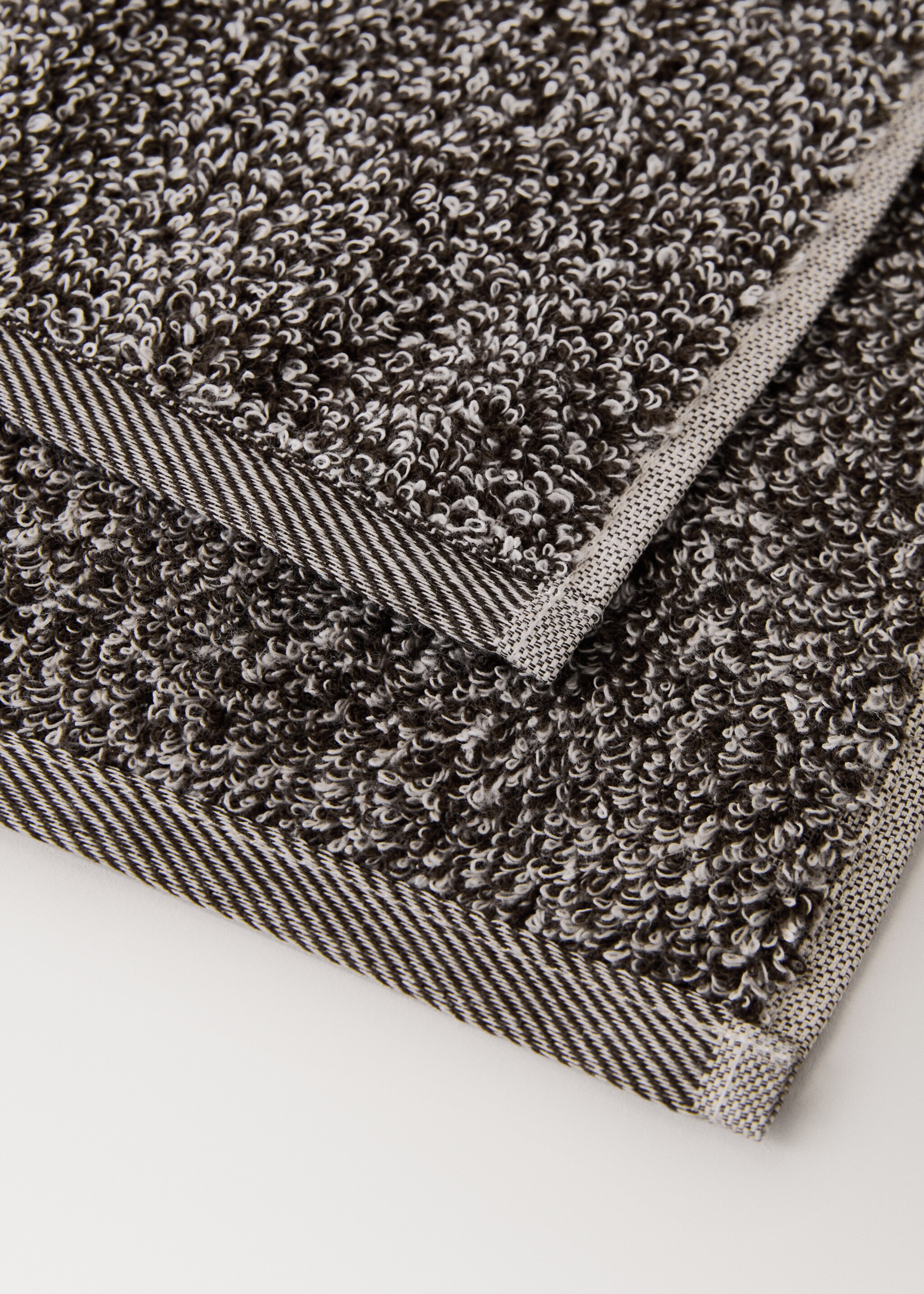 Cotton-blend two-tone washbasin towel - Details of the article 2, Chocolate. Ref: 17021594-00.