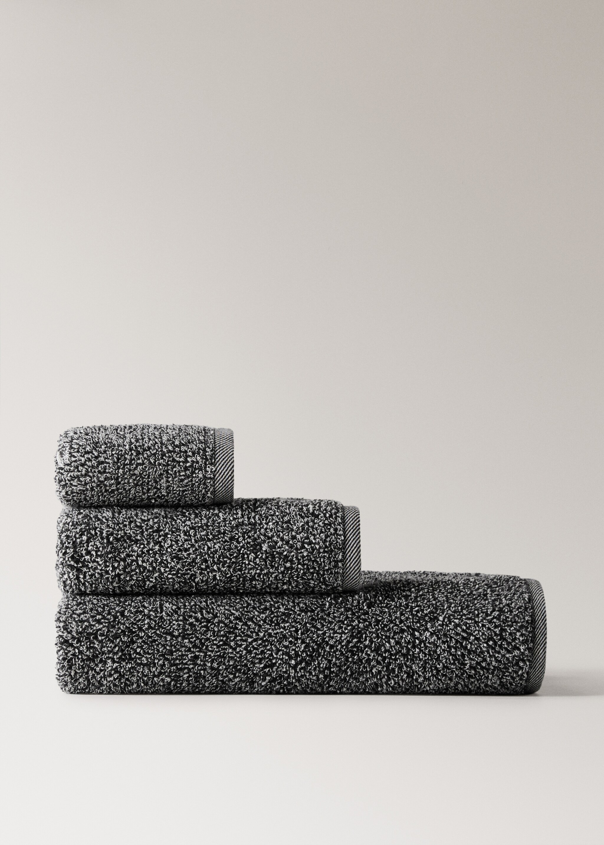 Cotton-blend two-tone washbasin towel - Article without model, Black. Ref: 17021594-00.