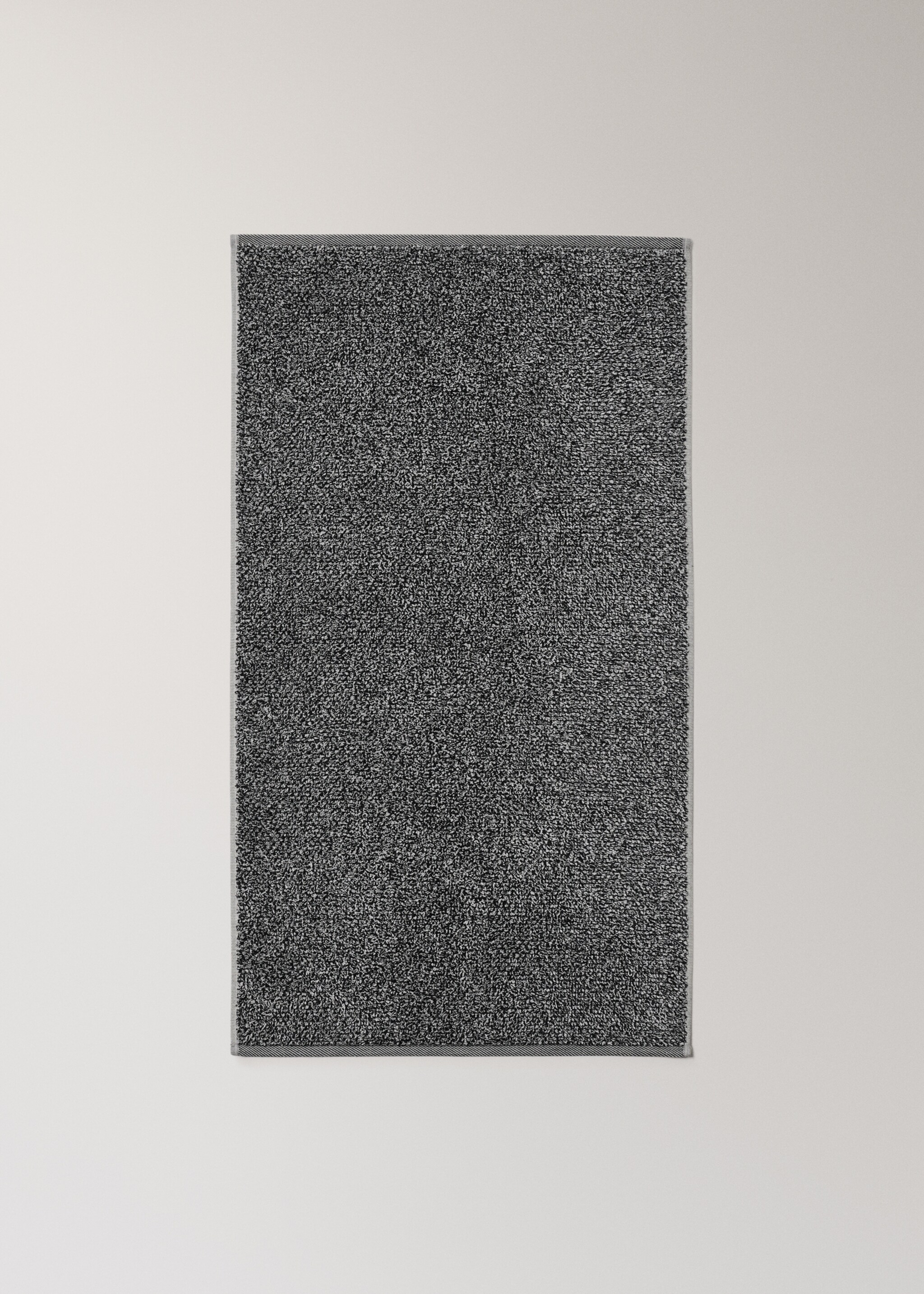 Cotton-blend two-tone washbasin towel - Details of the article 4, Black. Ref: 17021594-00.