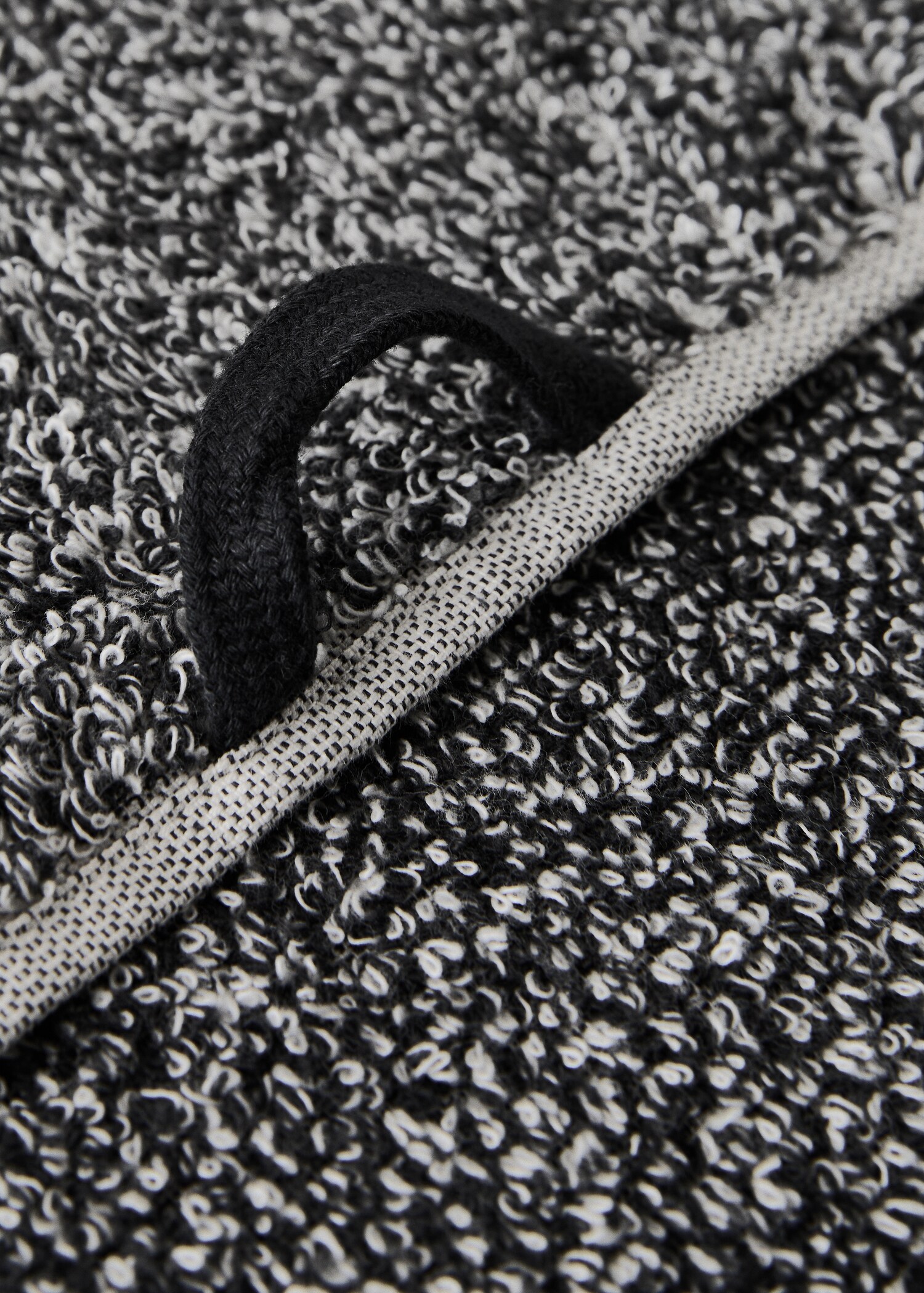 Cotton-blend two-tone bath towel - Details of the article 3