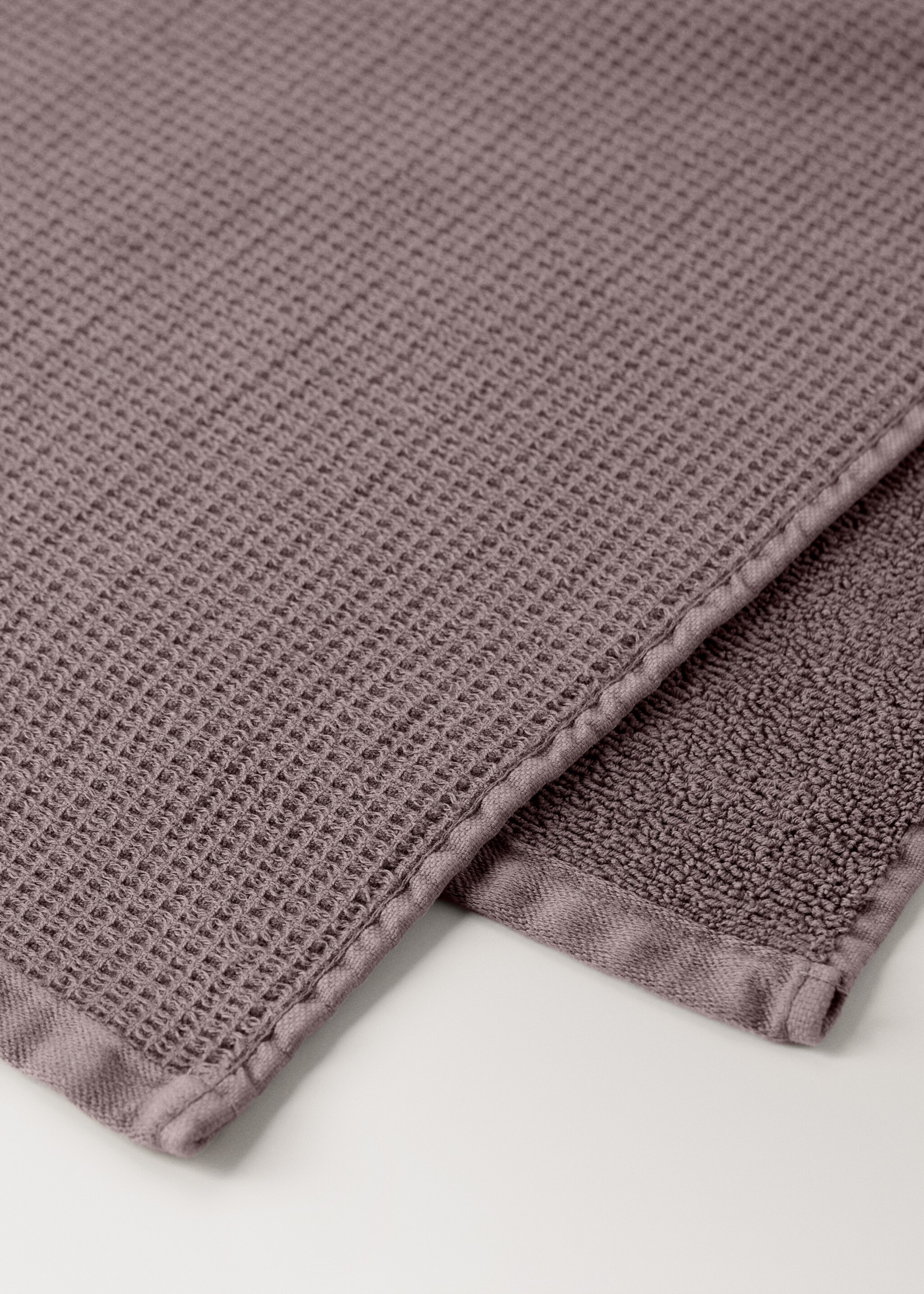Reversible cotton bath towel - Details of the article 1, Blackberry. Ref: 17021601-00.