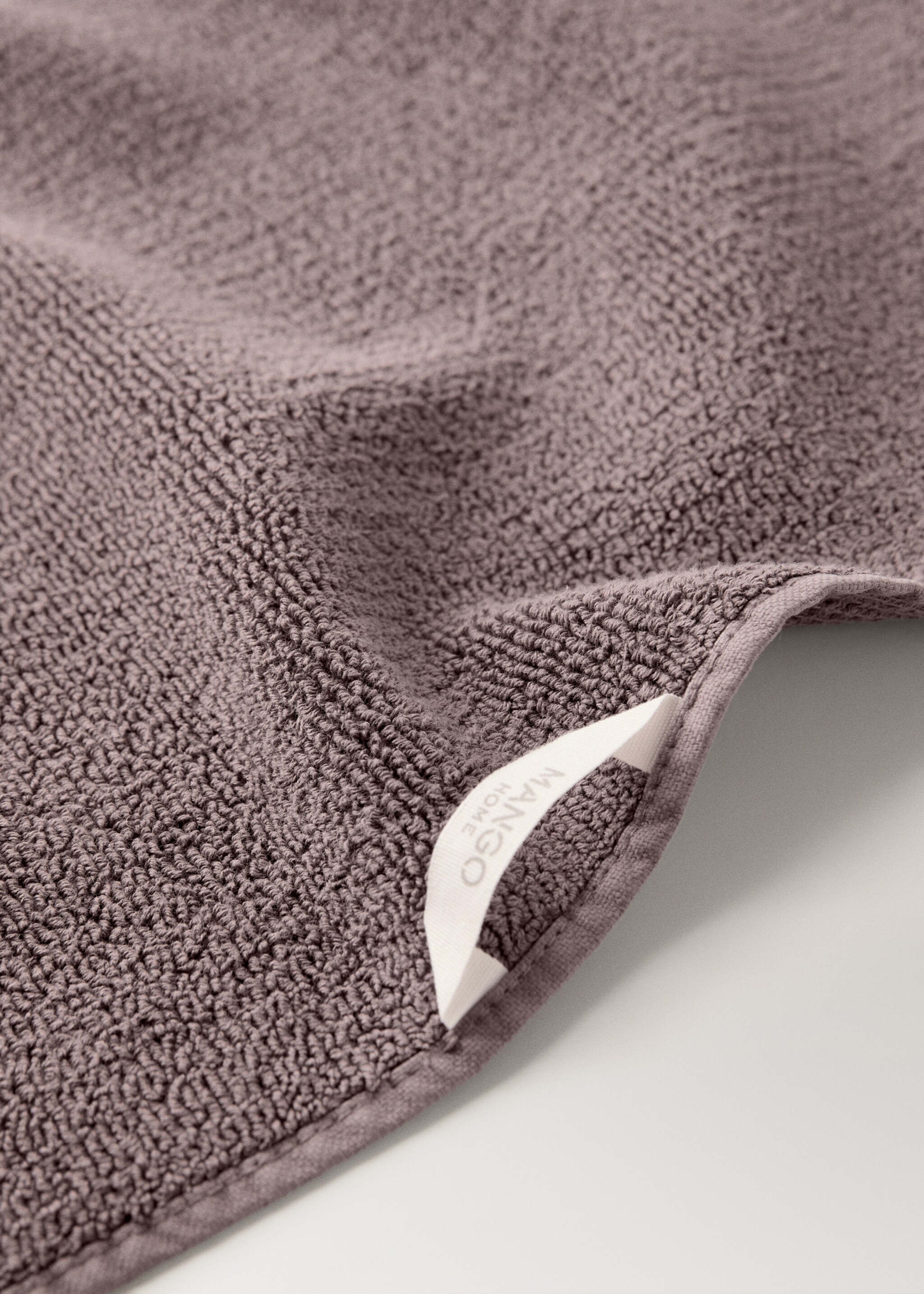 Reversible cotton bath towel - Details of the article 3, Blackberry. Ref: 17021601-00.