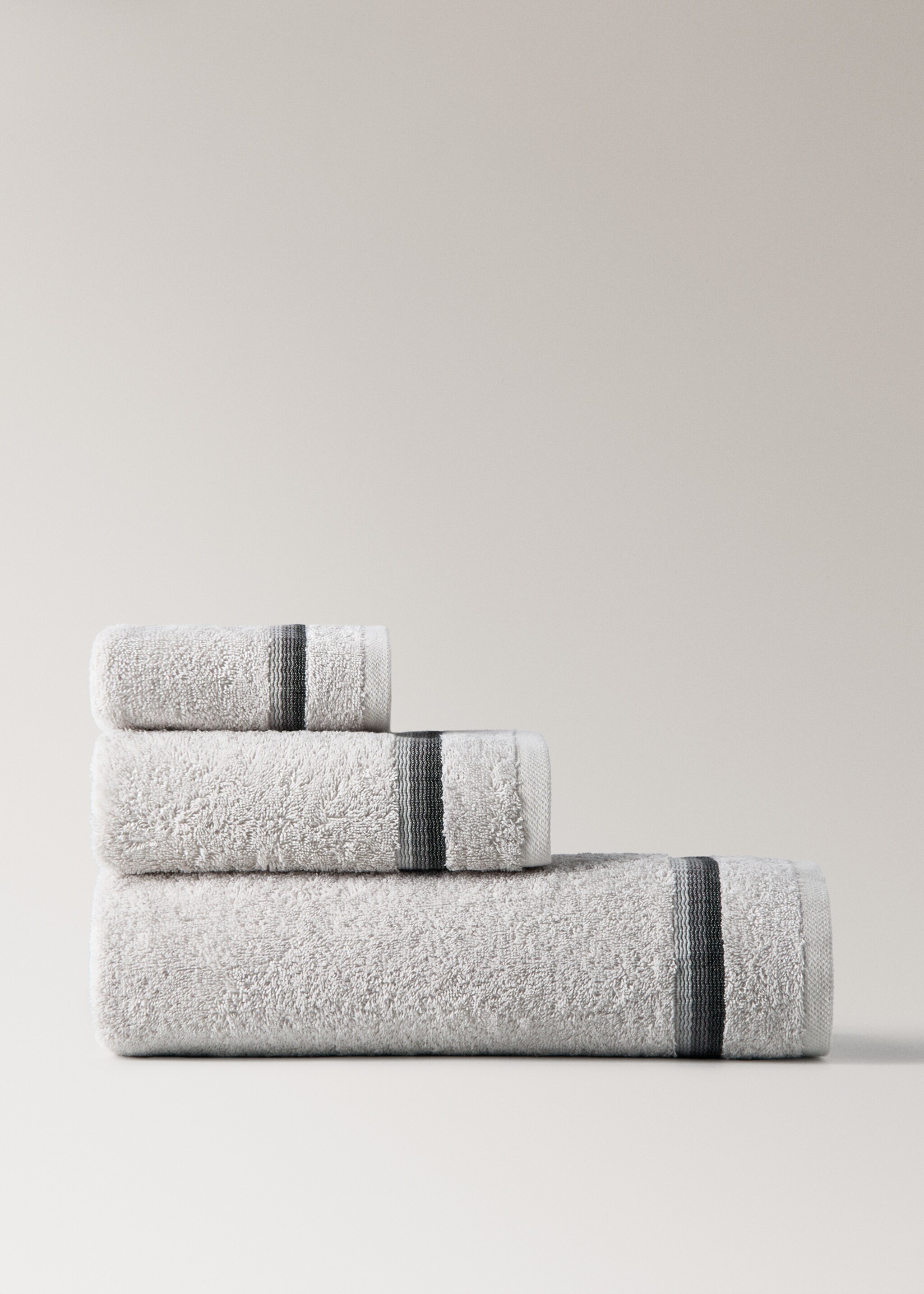 Washbasin towel with striped trim - Article without model, Light Heather Grey. Ref: 17021603-00.