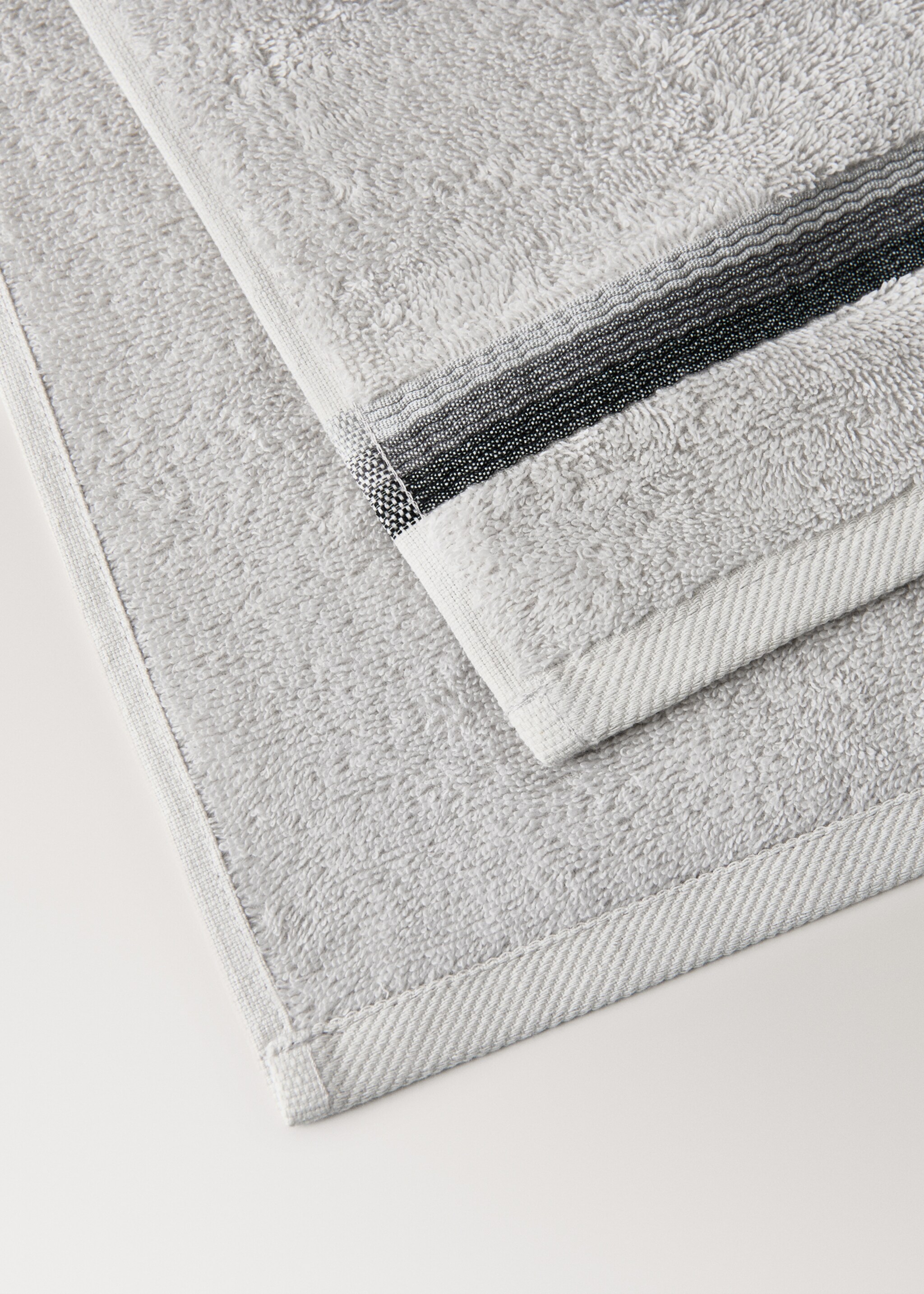 Washbasin towel with striped trim - Details of the article 2, Light Heather Grey. Ref: 17021603-00.