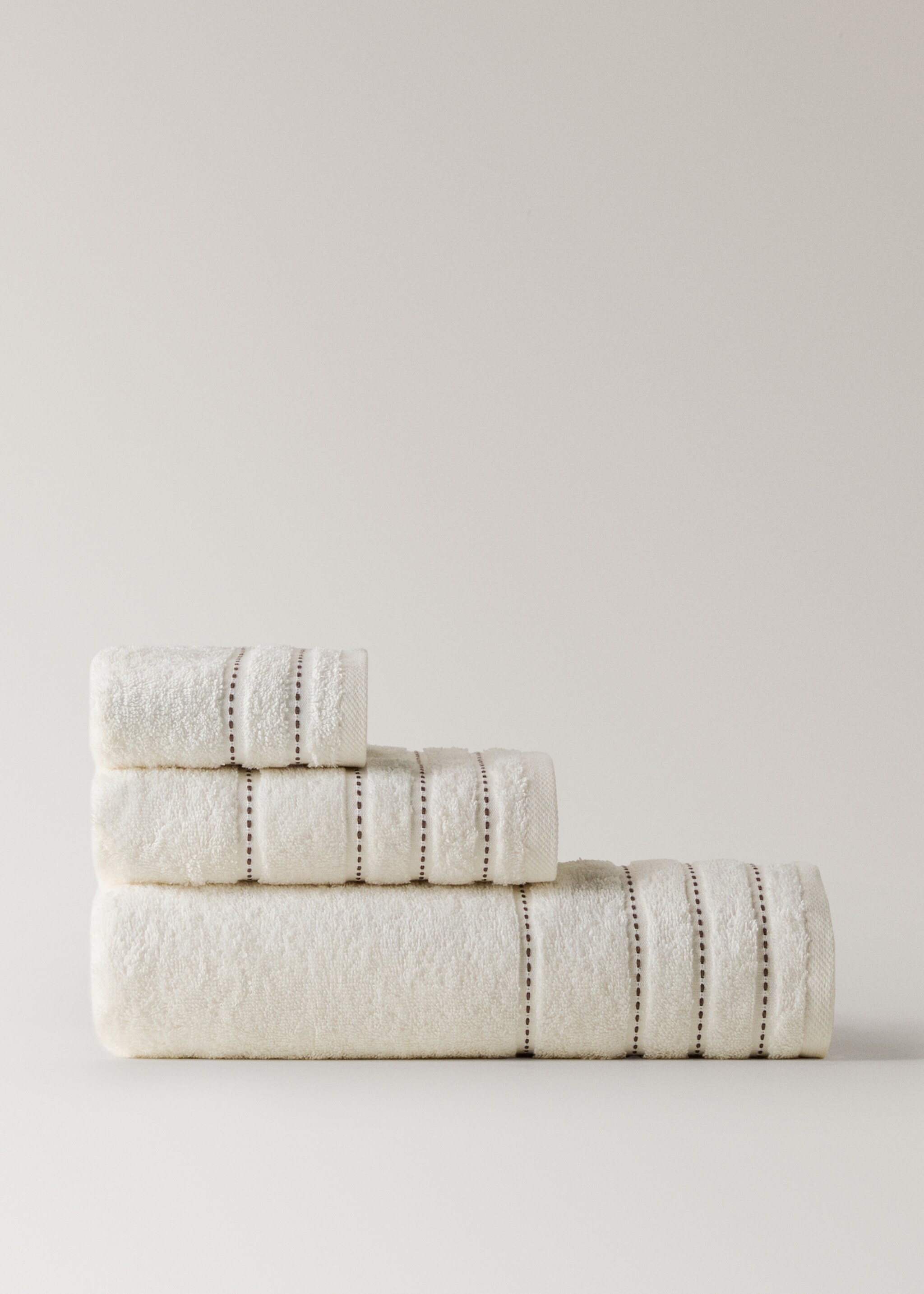 Cotton embroidered dot hand towel - Article without model, Off White. Ref: 17021605-00.