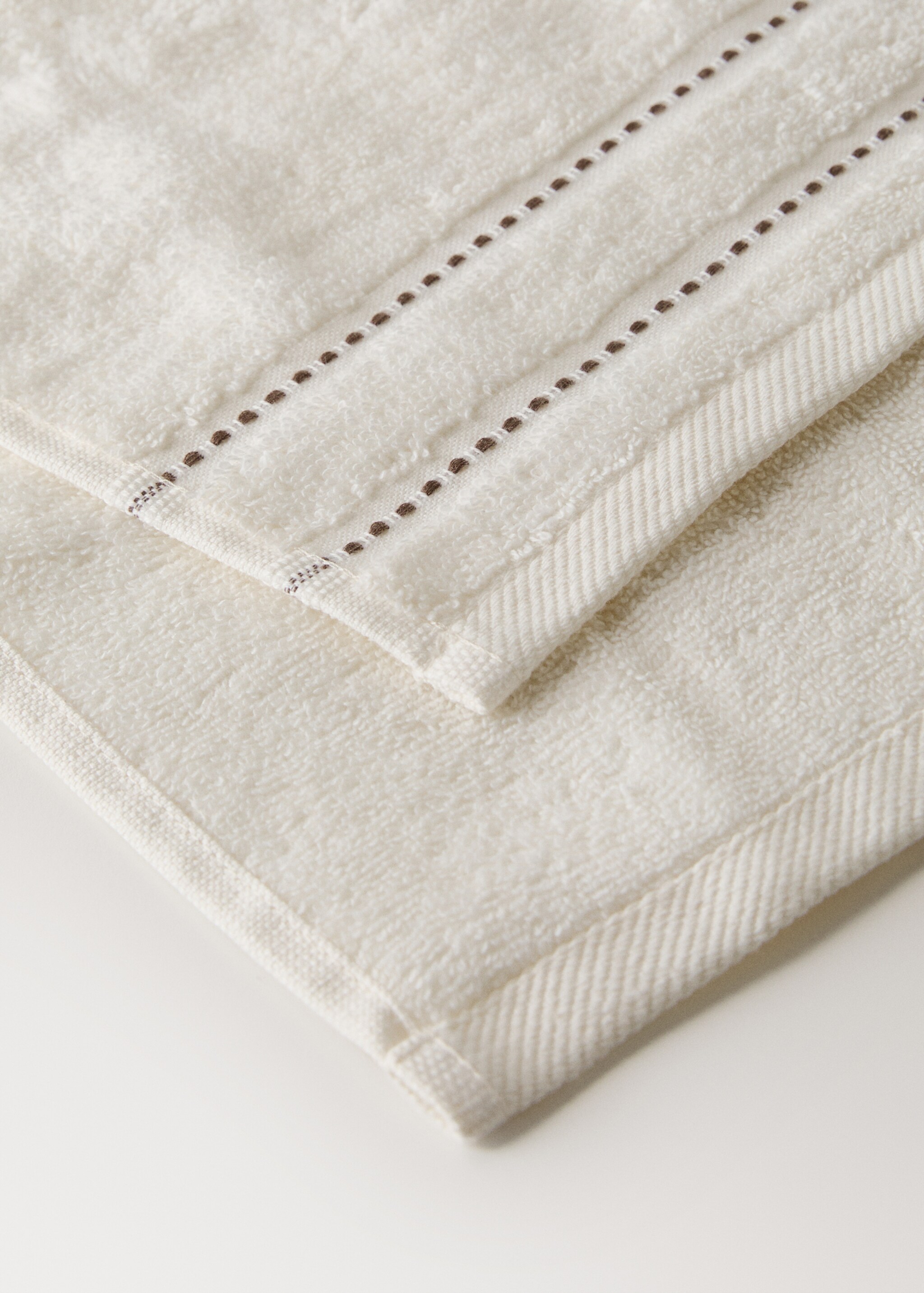 Cotton embroidered dot hand towel - Details of the article 2, Off White. Ref: 17021605-00.
