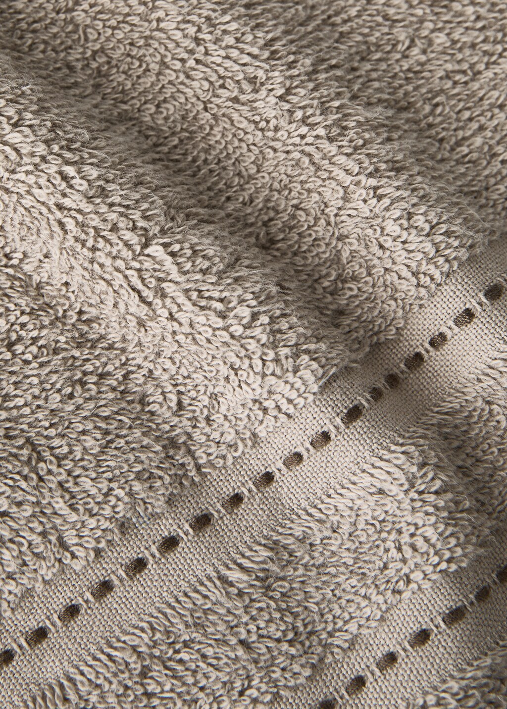 Cotton guest towel with embroidered dots