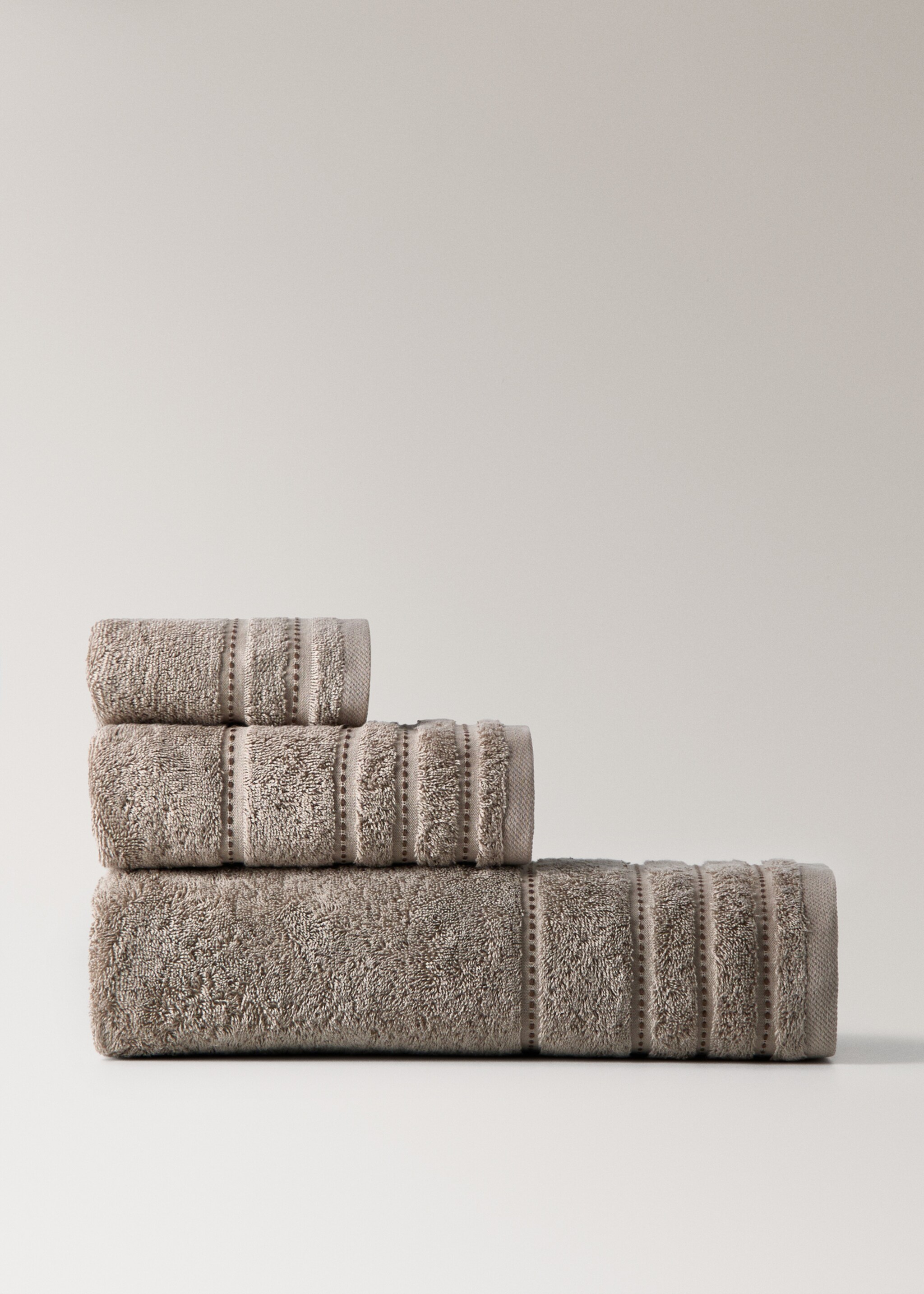 Drap de bain coton broderie points - Article sans modèle, Marron moyen. Ref: 17021607-00.