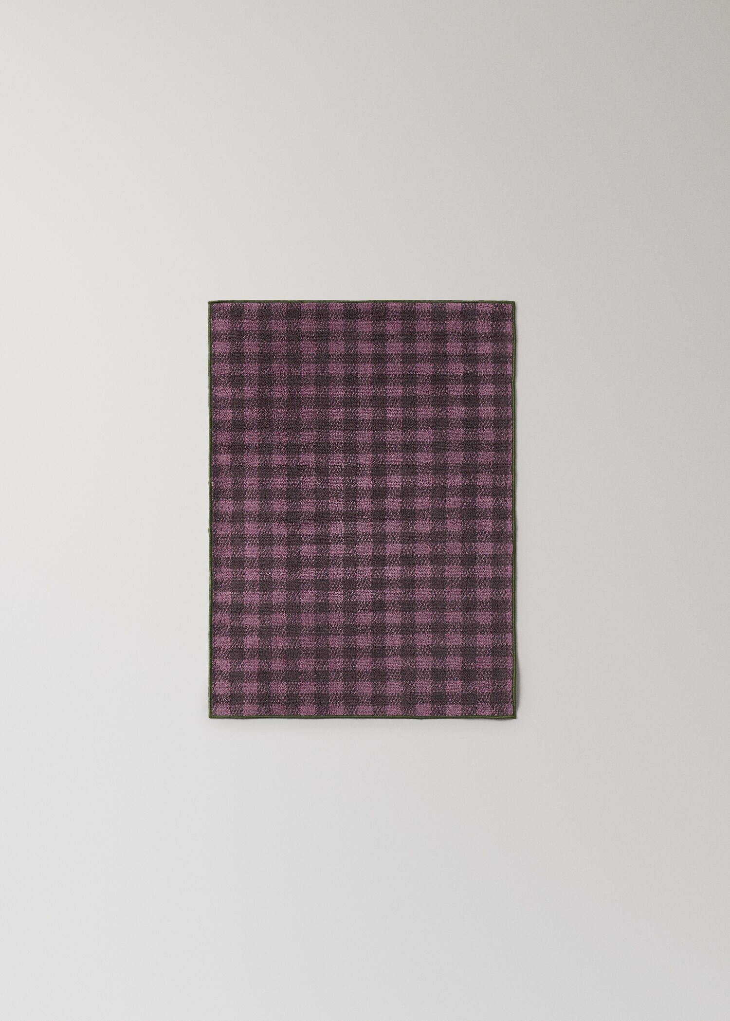 Cotton check-print guest towel with overlock stitching - Details of the article 4