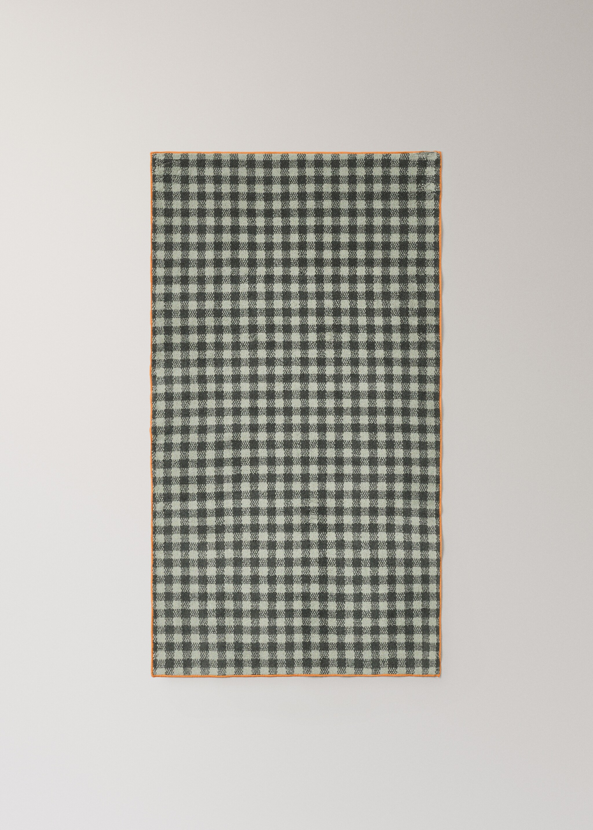 Cotton check-print washbasin towel with overlock stitching - Details of the article 4, Green. Ref: 17021615-00.