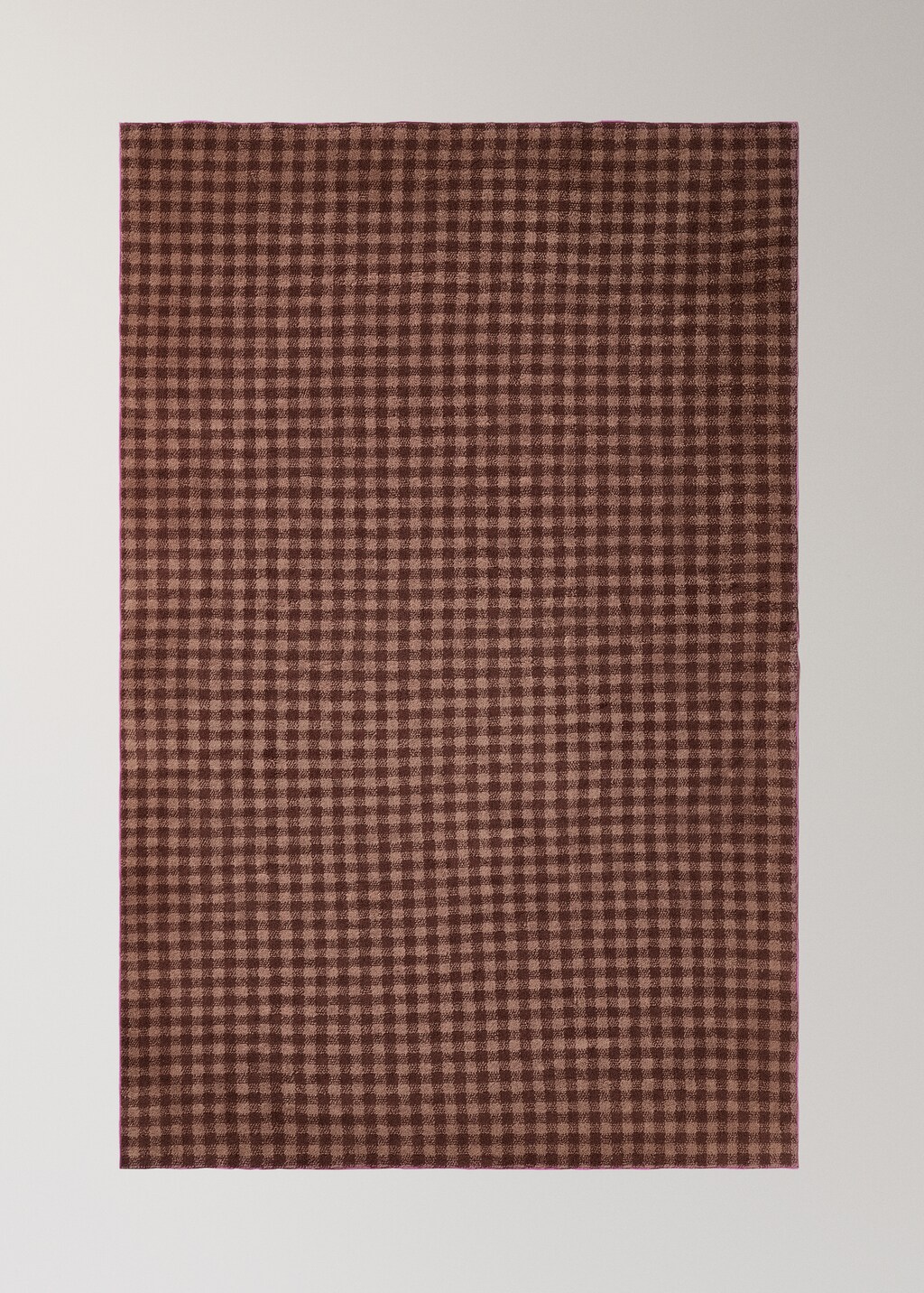 Cotton check-print bath towel with overlock stitching