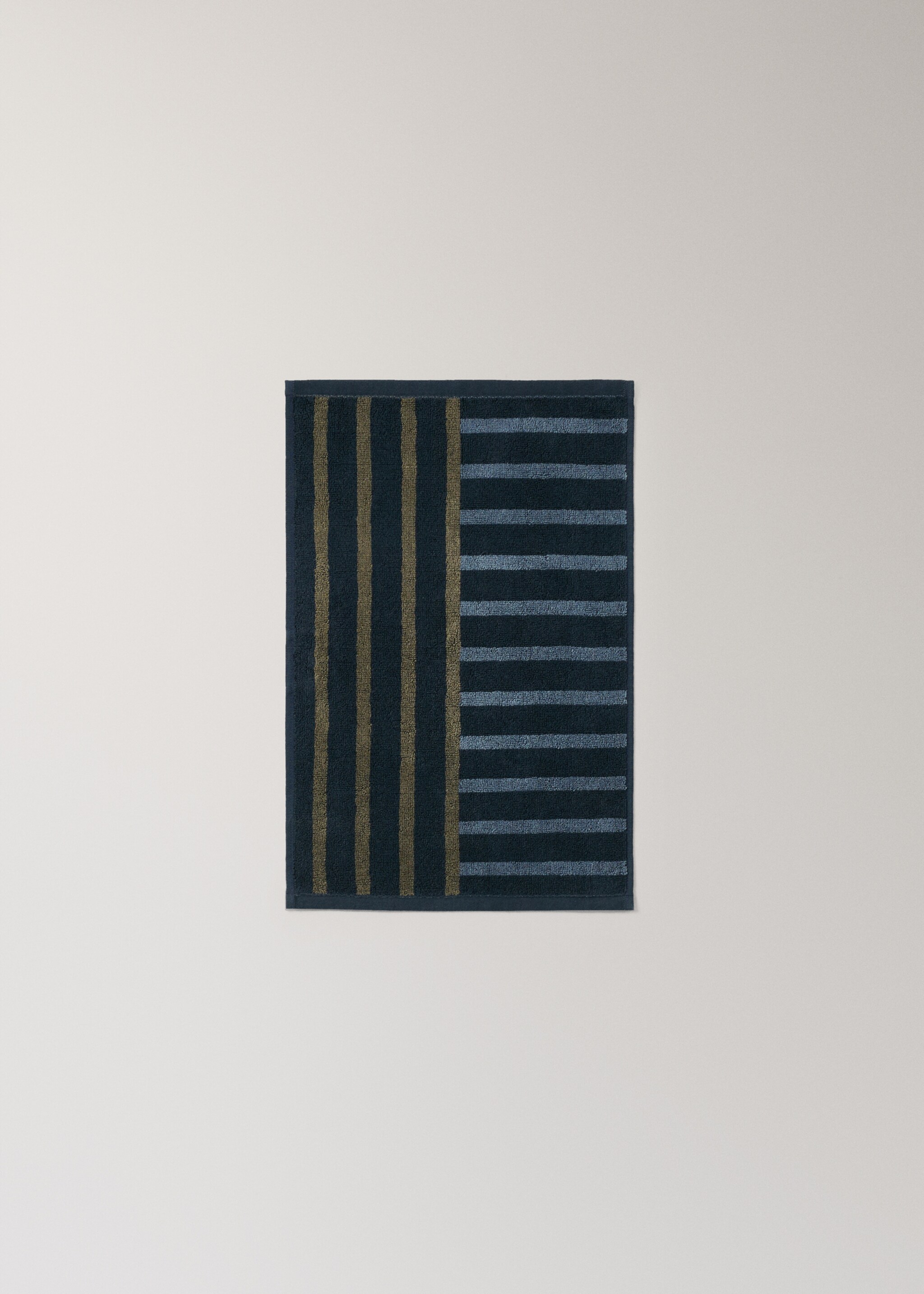 Cotton guest towel with two-tone stripes - Details of the article 4, Navy. Ref: 17021617-00.