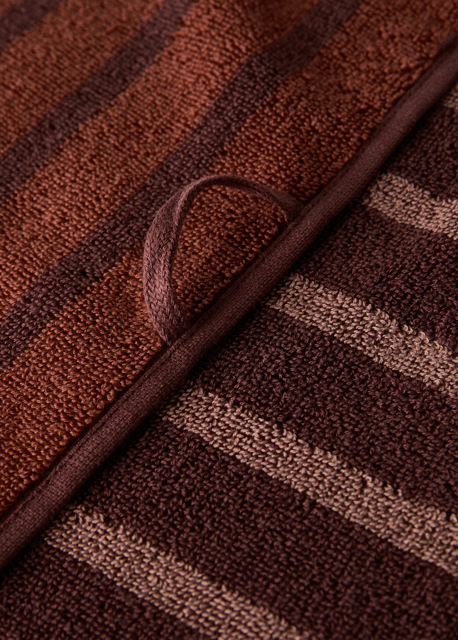Cotton washbasin towel with two-tone stripes - Details of the article 3