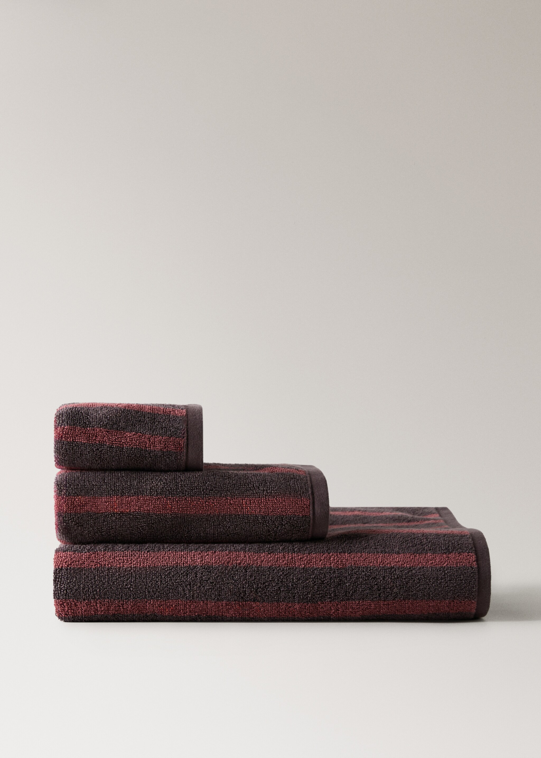 Cotton bath towel with two-tone stripes - Article without model, Purple. Ref: 17021619-00.