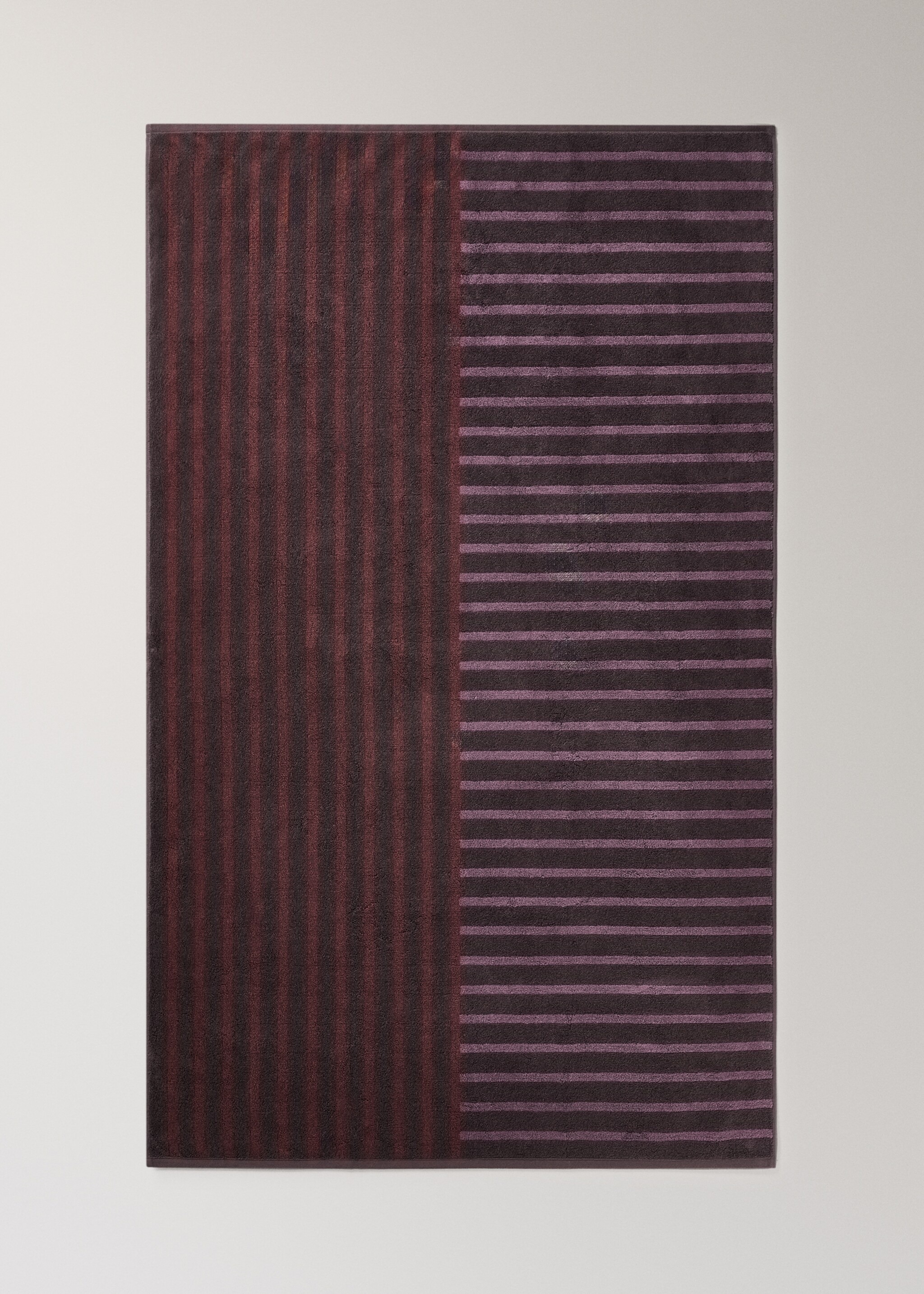 Cotton bath towel with two-tone stripes - Details of the article 4, Purple. Ref: 17021619-00.