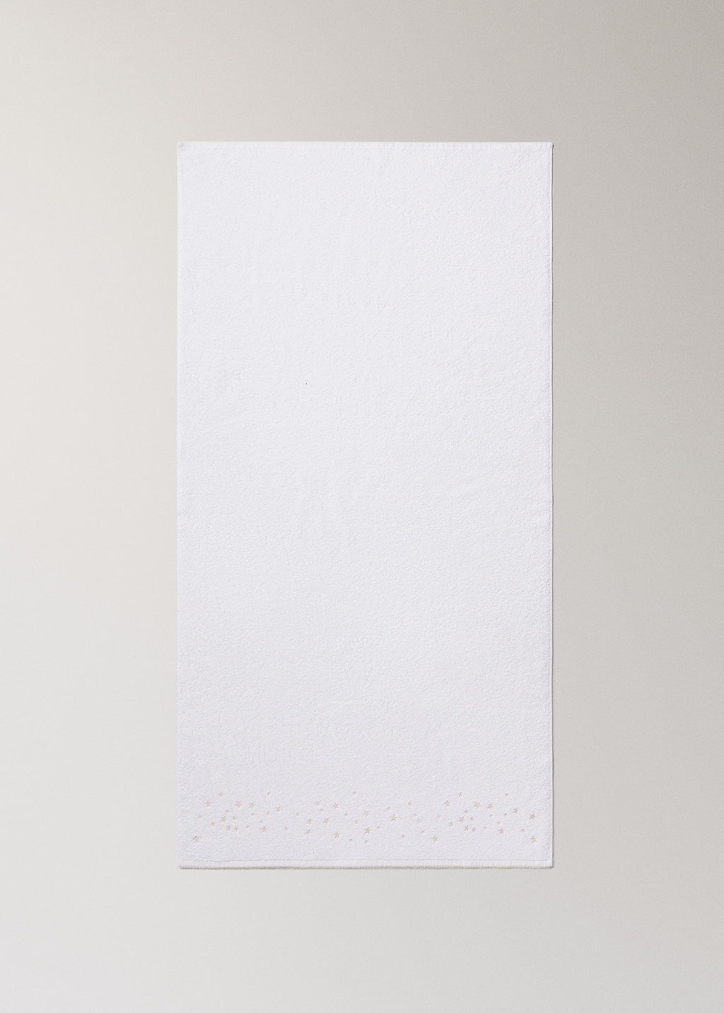 Children's bath towel with embroidered stars