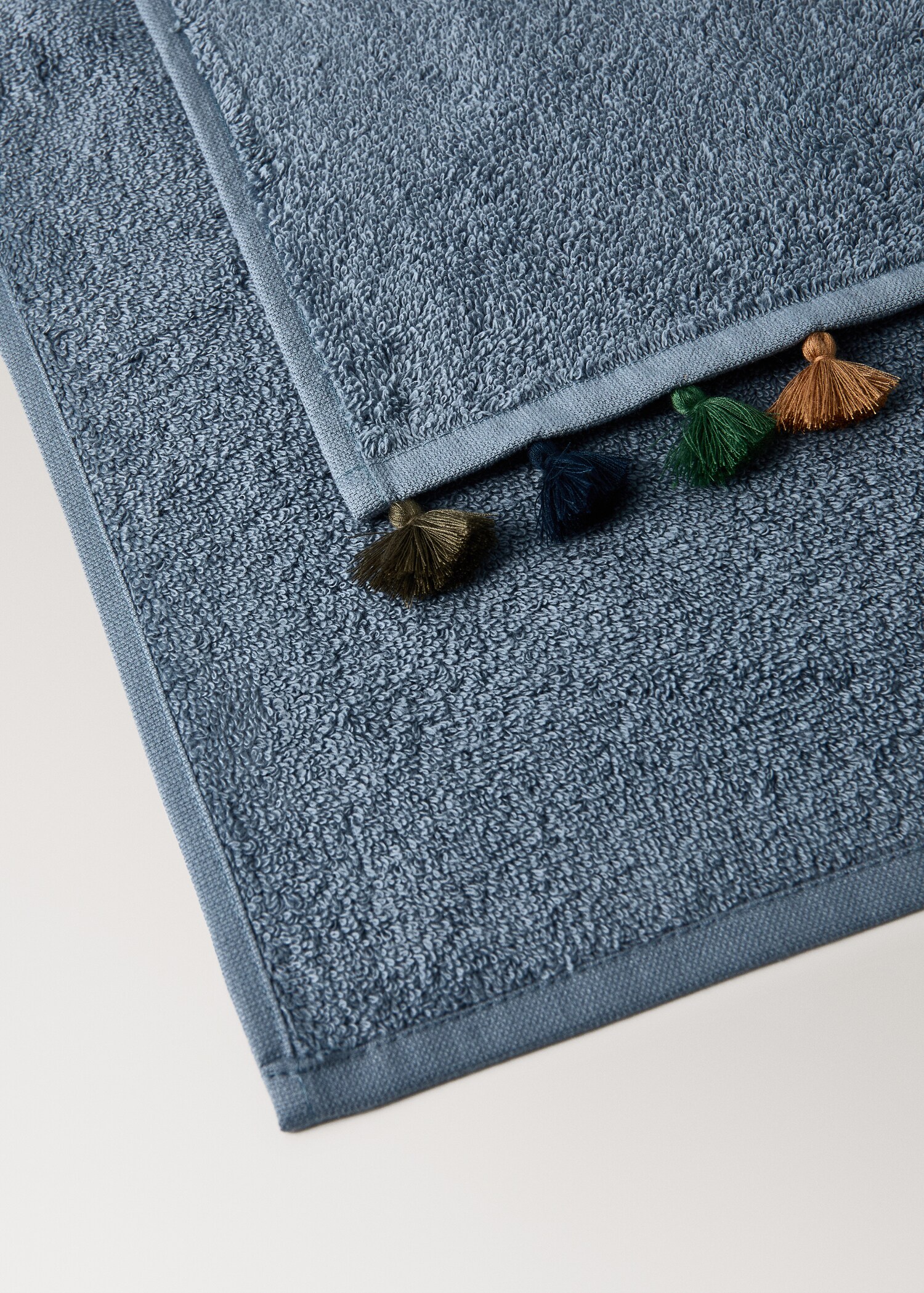 Cotton children's multi-coloured hand towel with pompoms - Details of the article 1