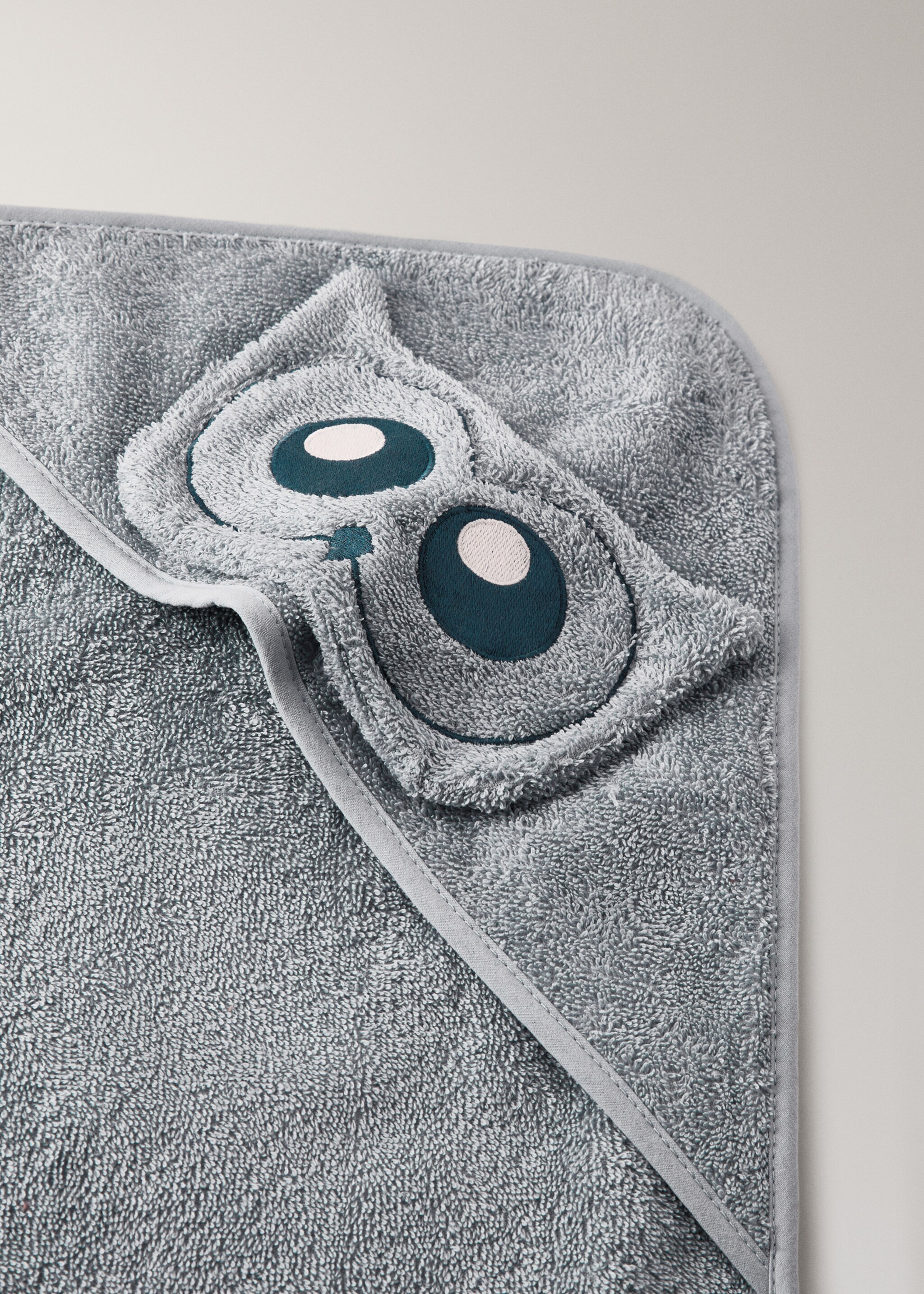 Children's terry cotton bath towel with owl design - Details of the article 2