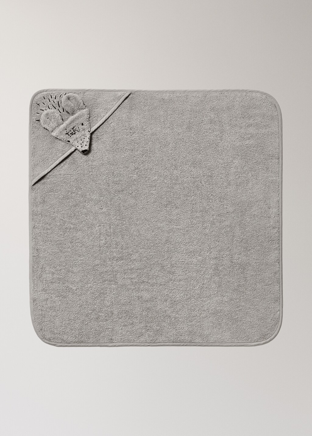 Children's bath towel with detail