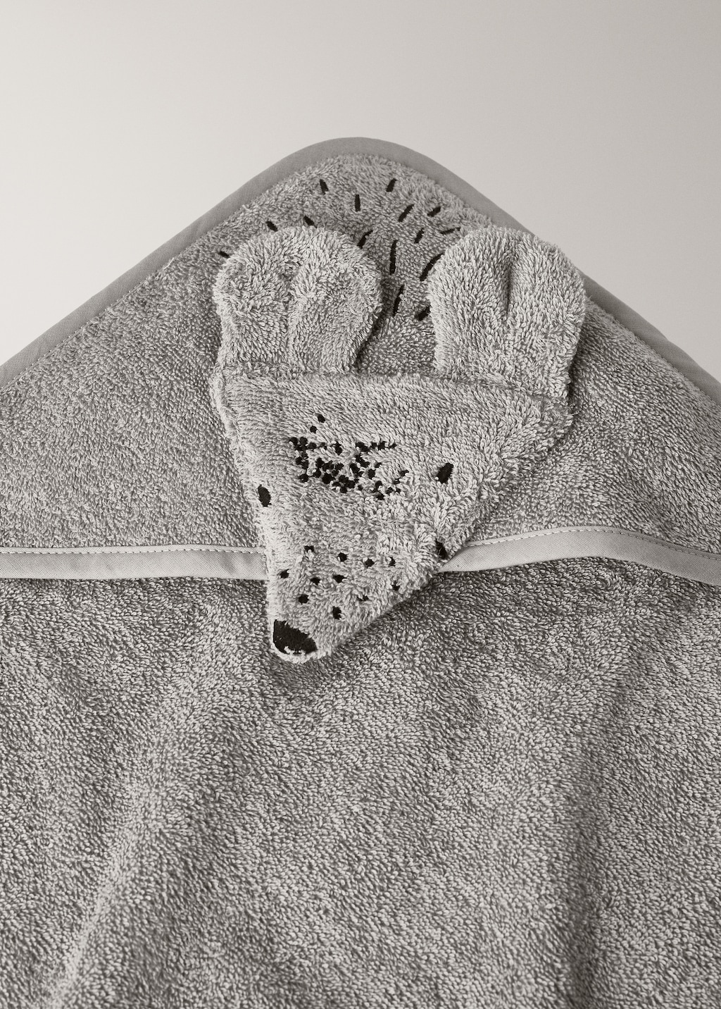 Children's bath towel with detail