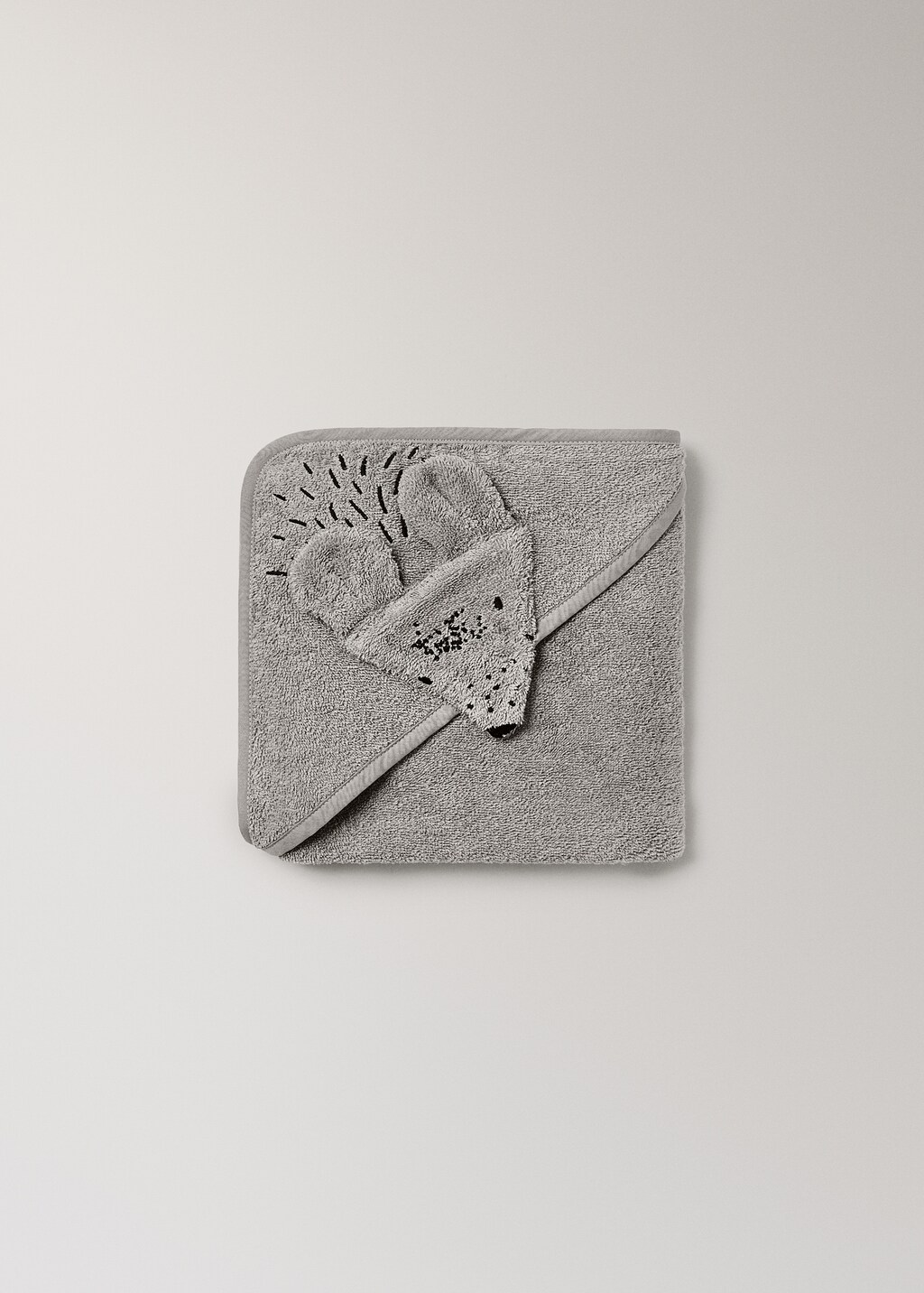 Children's bath towel with detail