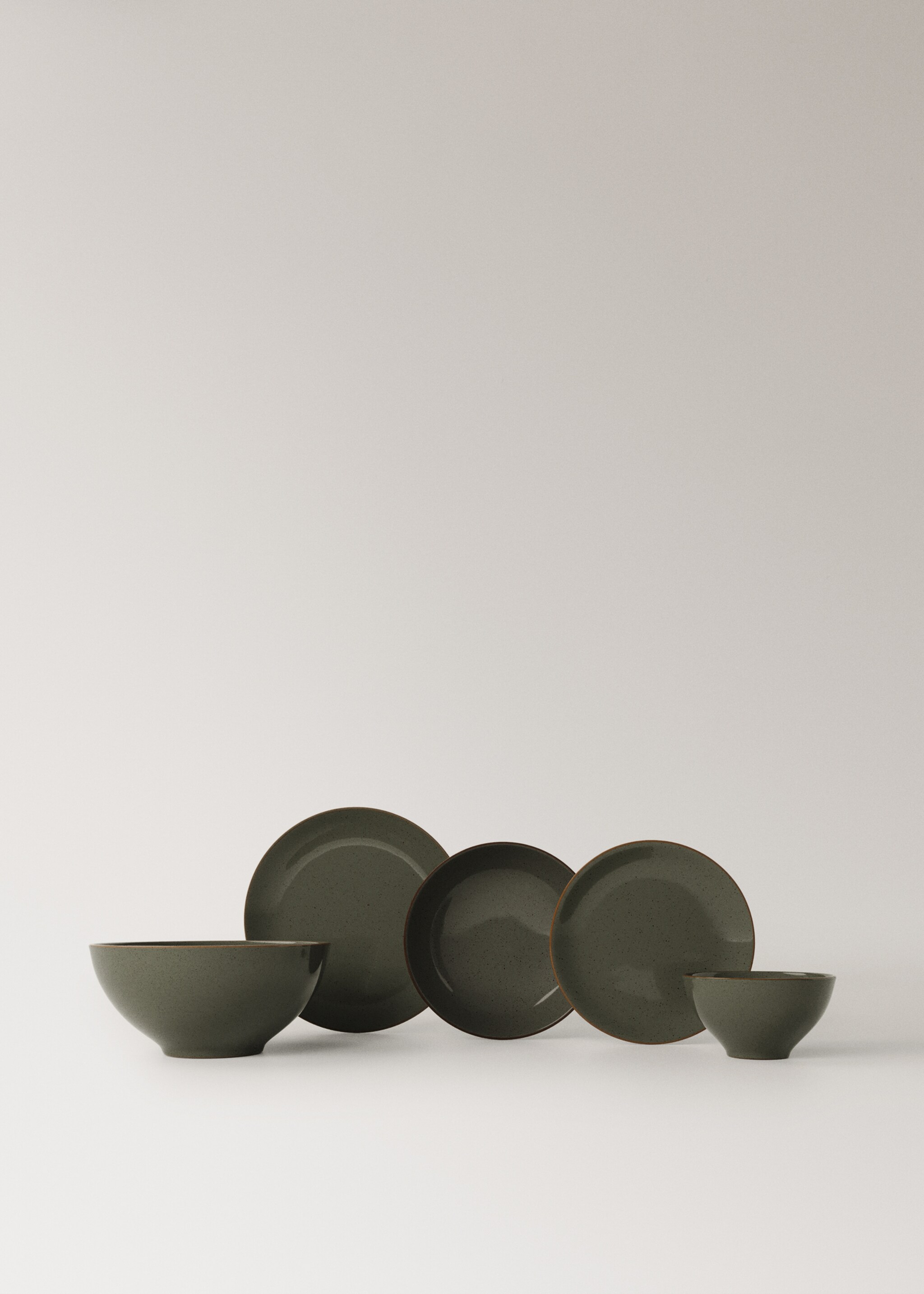 Stoneware dessert plate with spots - Details of the article 3, Dark Grey. Ref: 17022039-00.