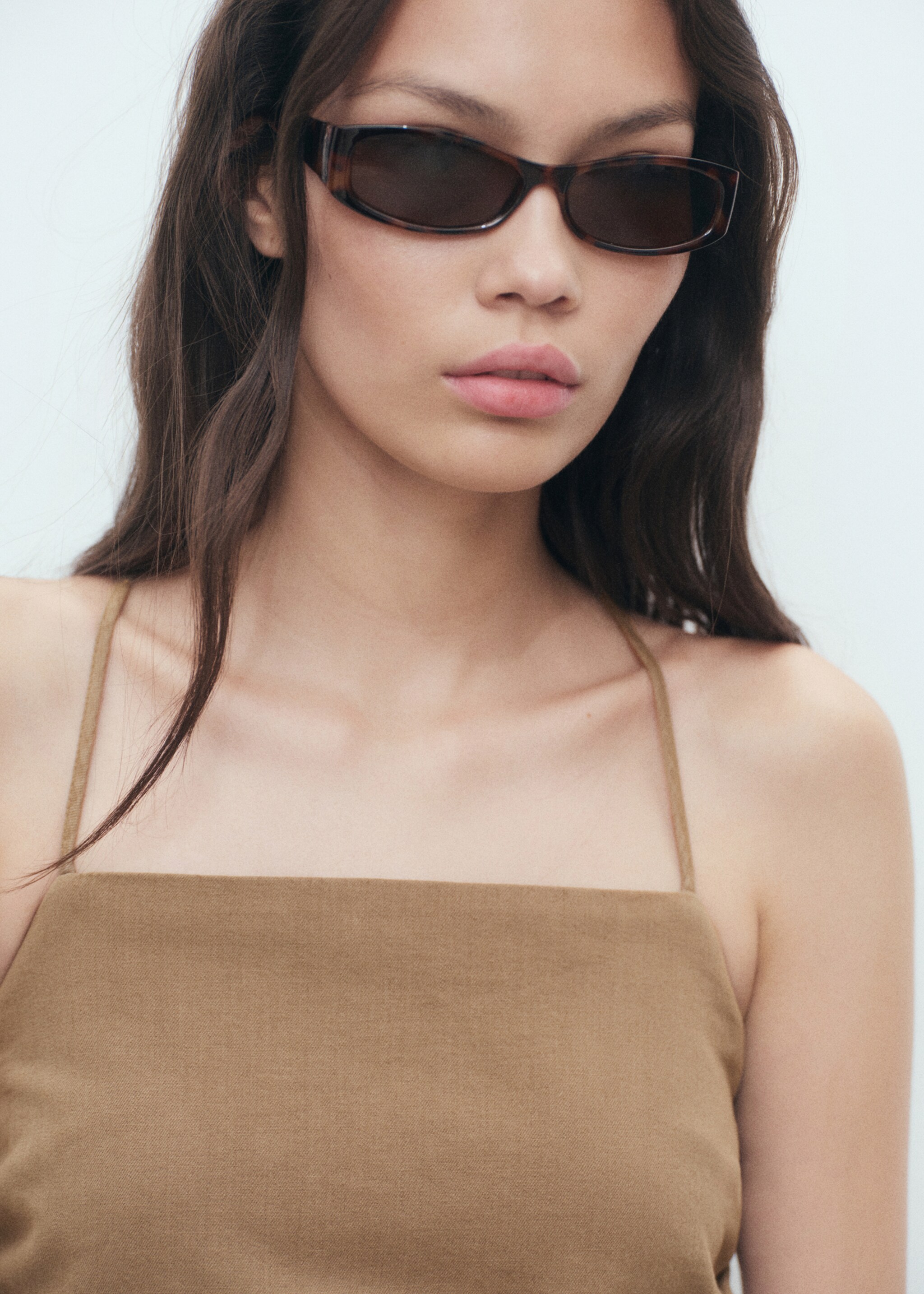 توب بظهر متقاطع بطيات - تفاصيل المنتج 1, رملي. Ref: 17022908-00.