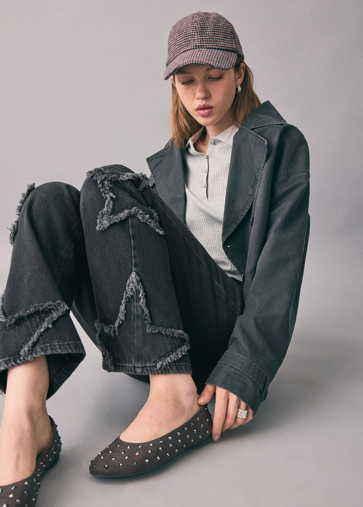 Gerade geschnittene Jeans mit Sternenstickerei - Detail des Artikels 1