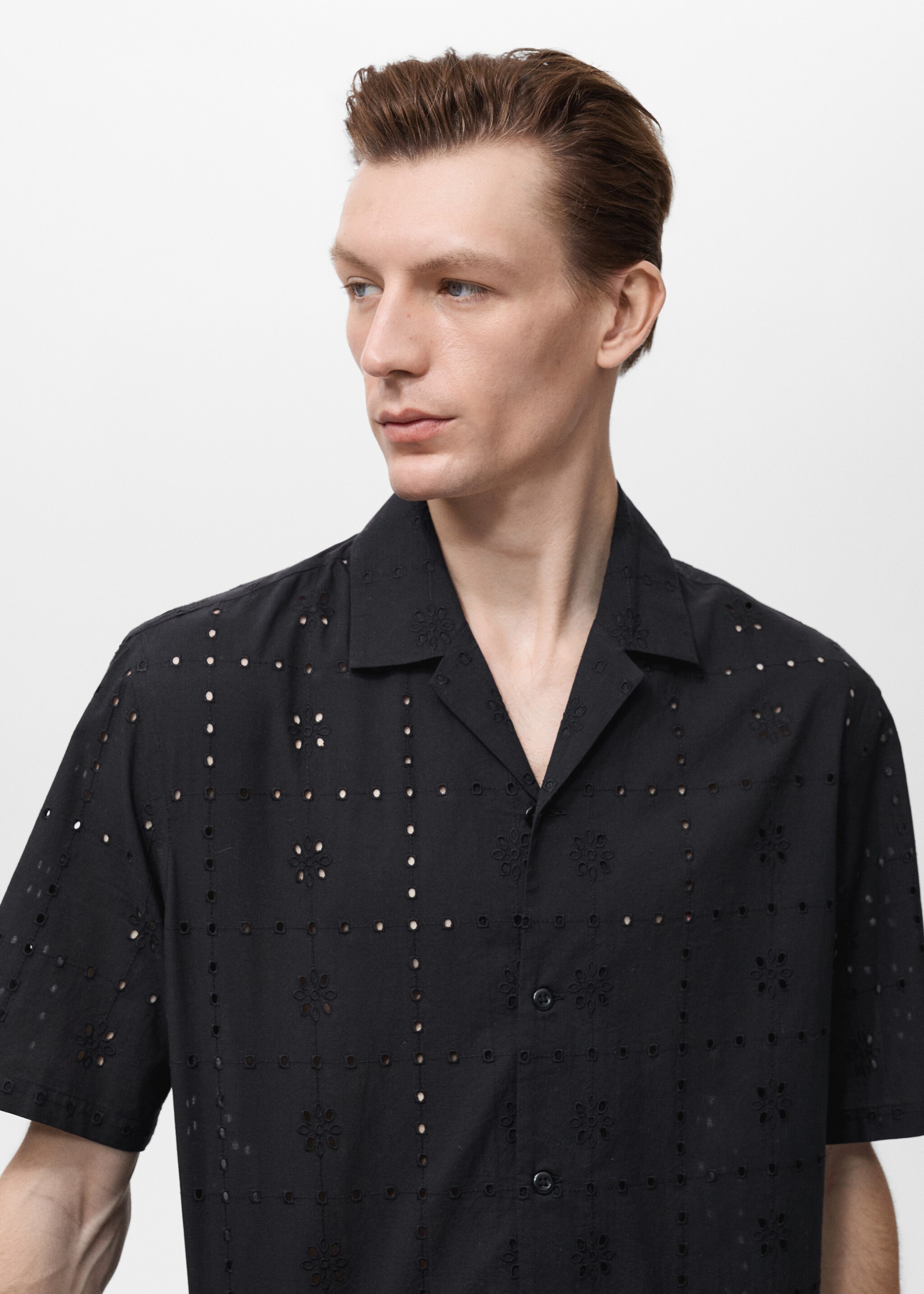 Camisa com bordados recortados - Pormenor do artigo 1