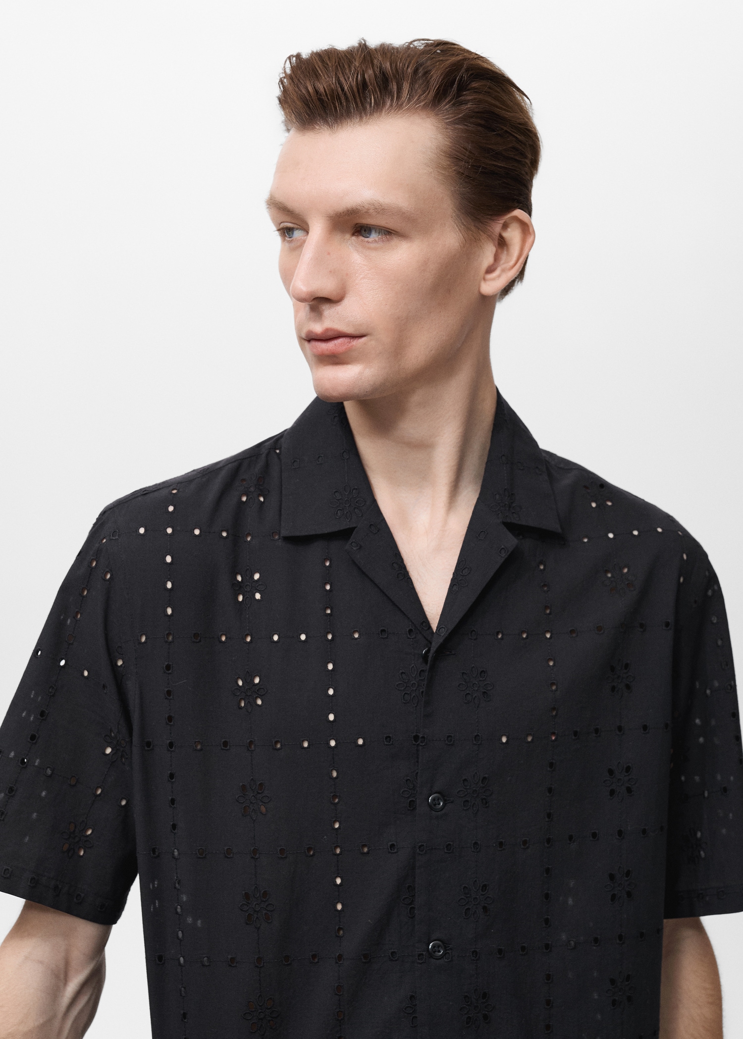 Camisa com bordados recortados - Pormenor do artigo 1