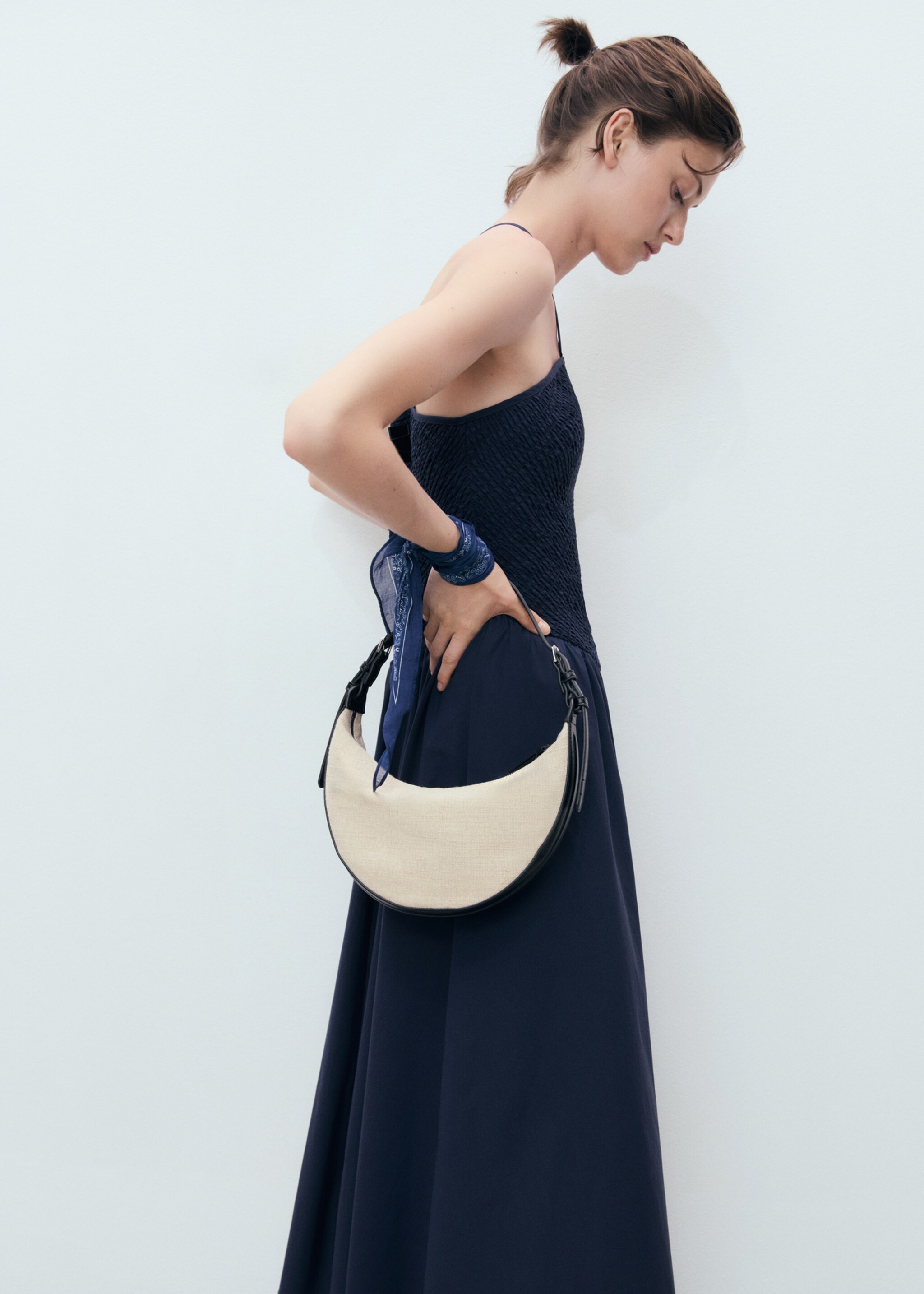 Robe à emmanchures américaines combinée - Plan moyen