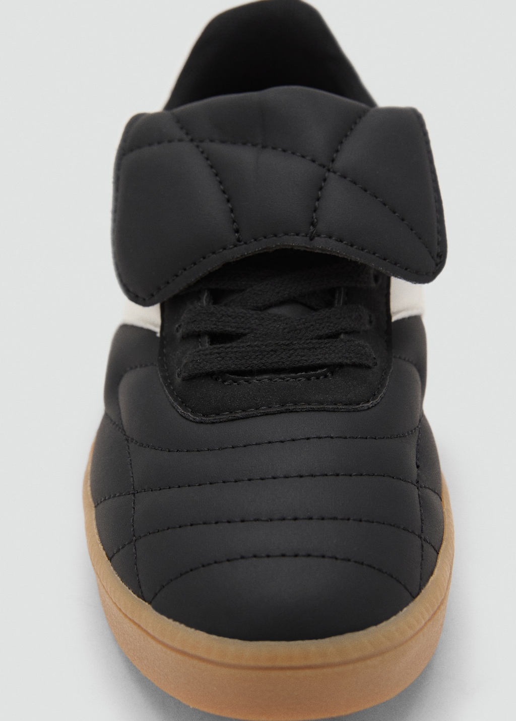 Sneakers with folded tongue