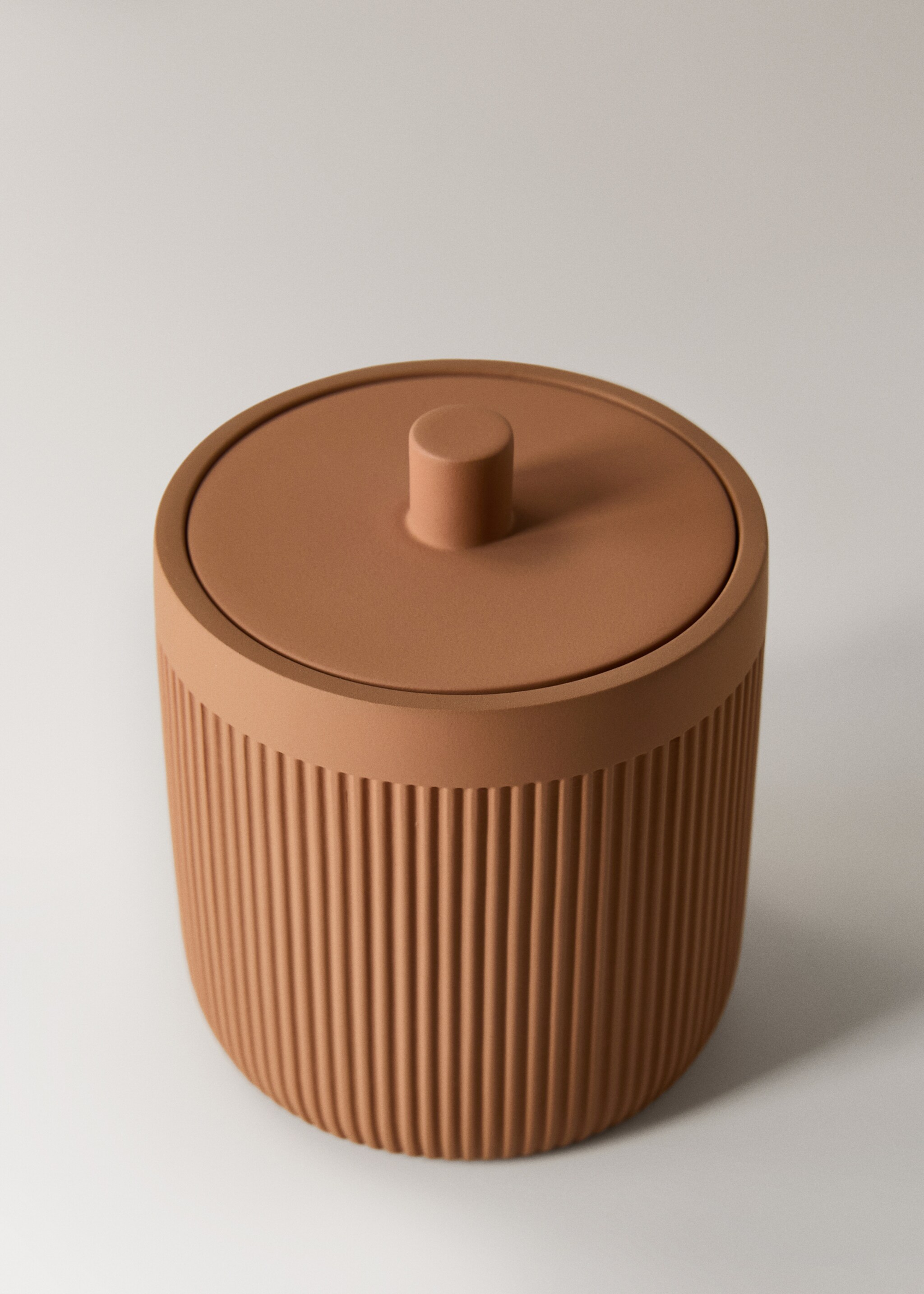 Resin bathroom jar with lid - Details of the article 1, Medium Brown. Ref: 17022923-00.