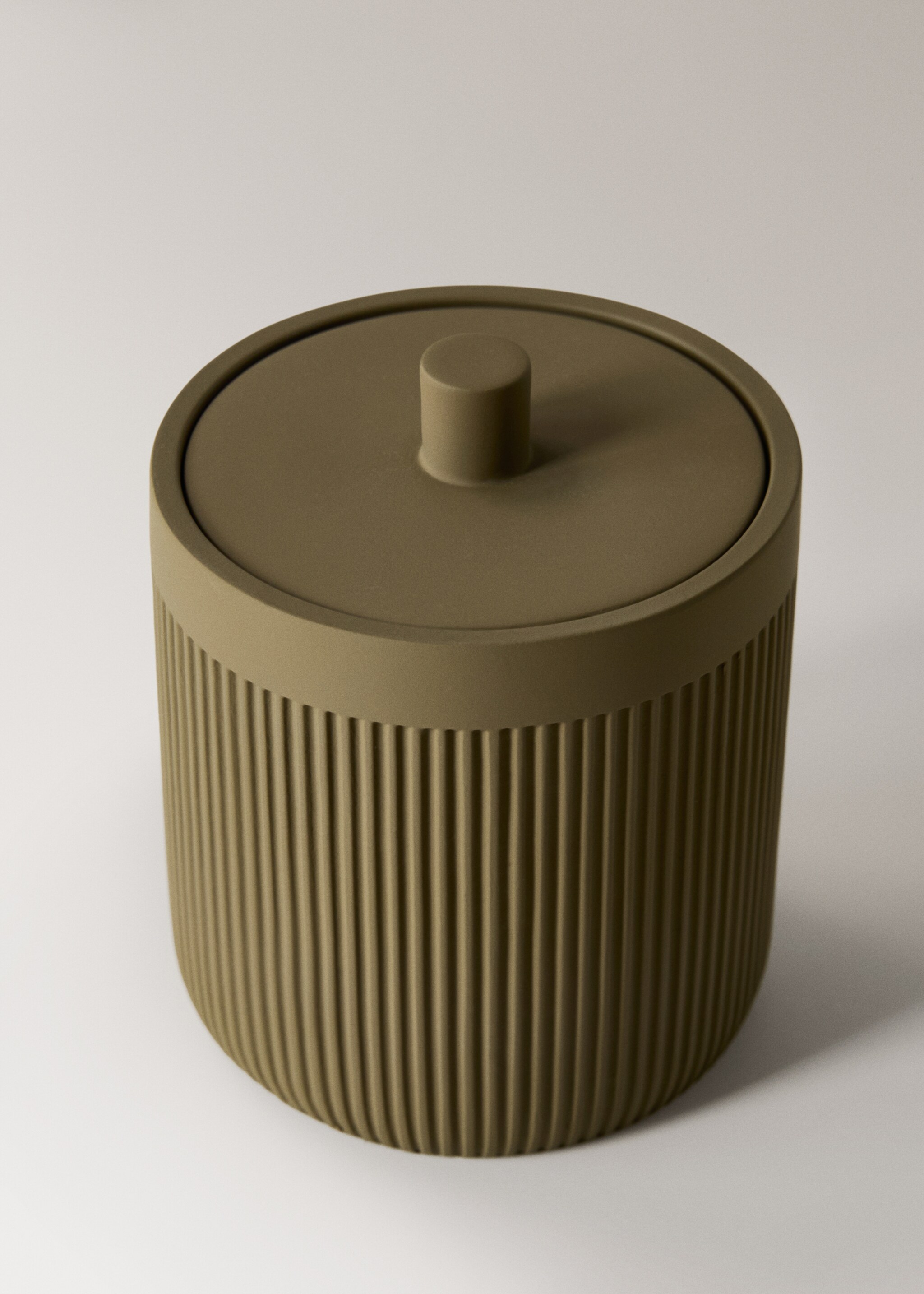 Resin bathroom jar with lid - Details of the article 1, Olive Green. Ref: 17022923-00.