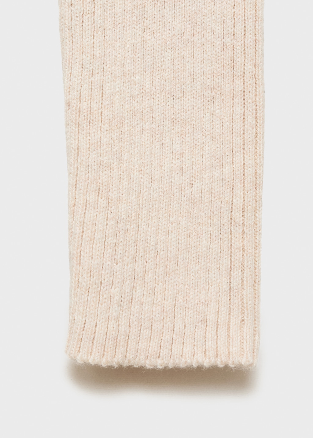 Ribbed sweater with buttons