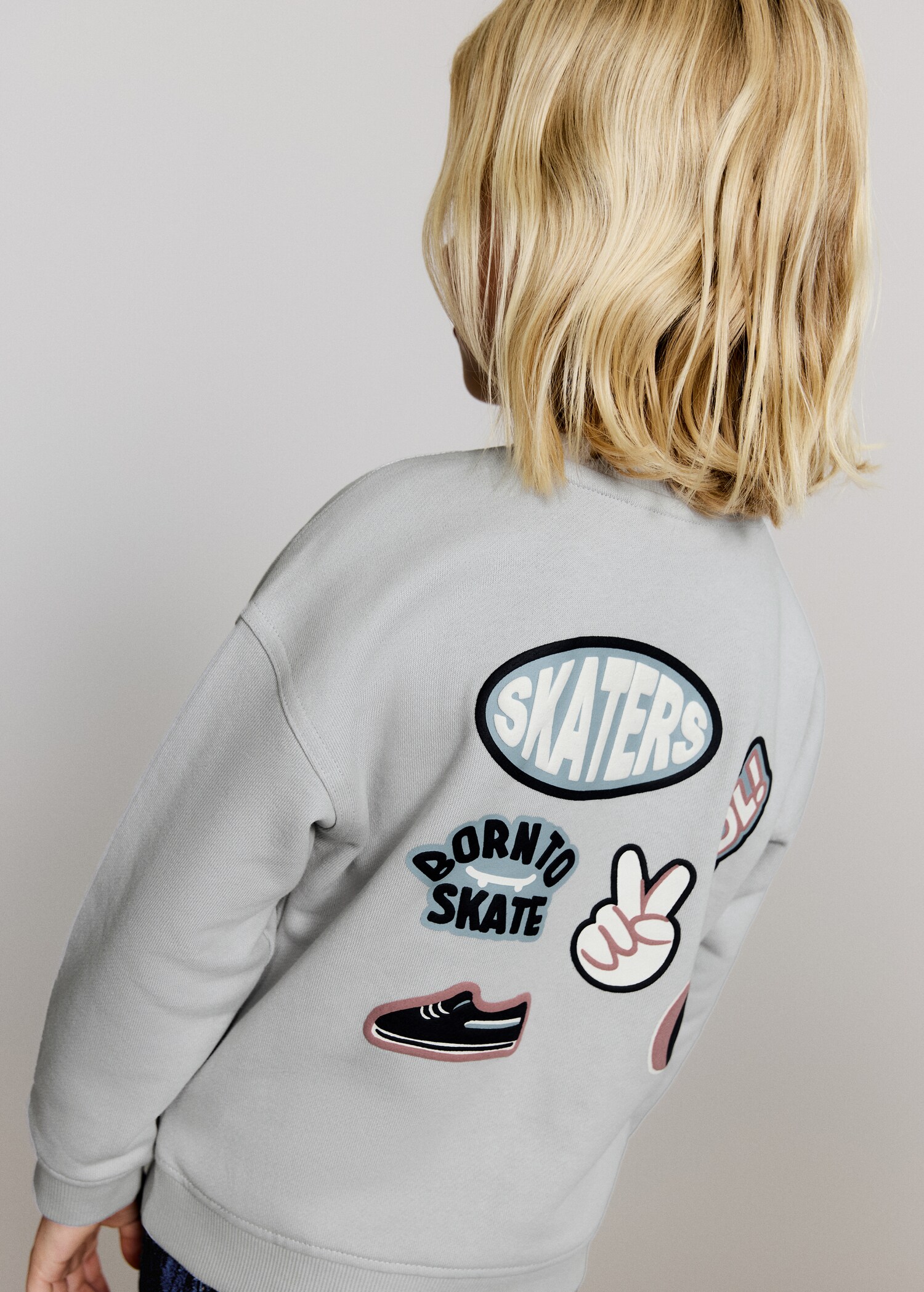 Sweatshirt estampada com aplicação - Pormenor do artigo 1